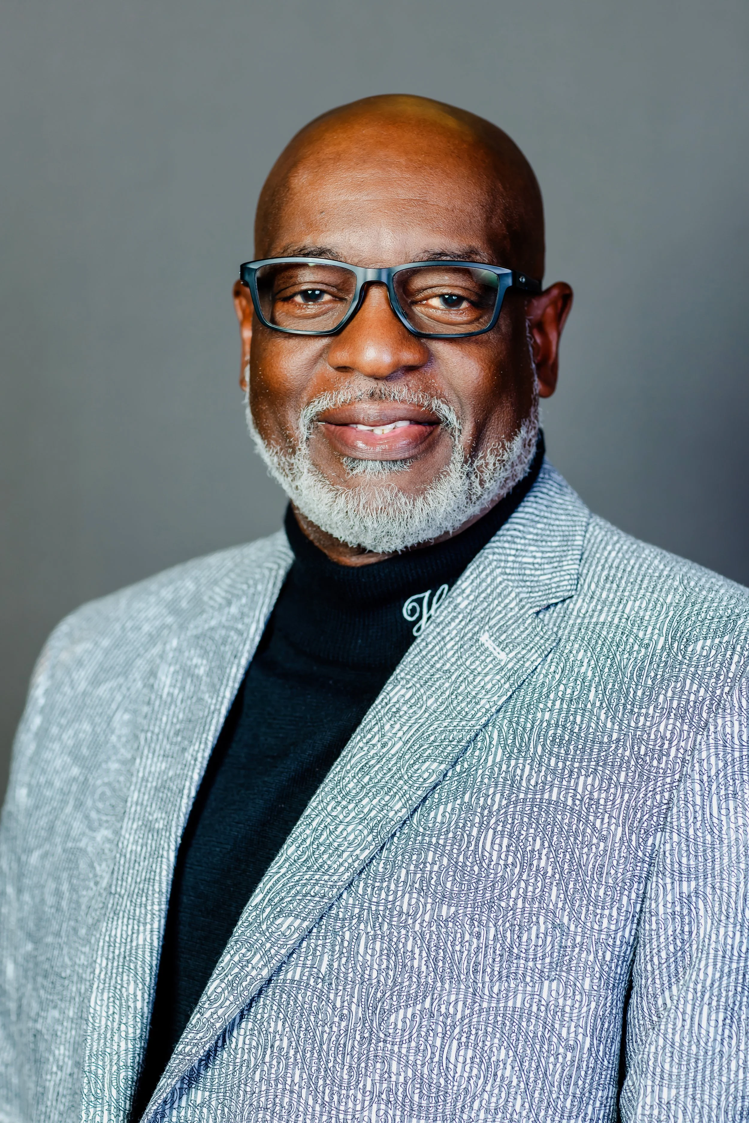 Advantage  for on-site headshots