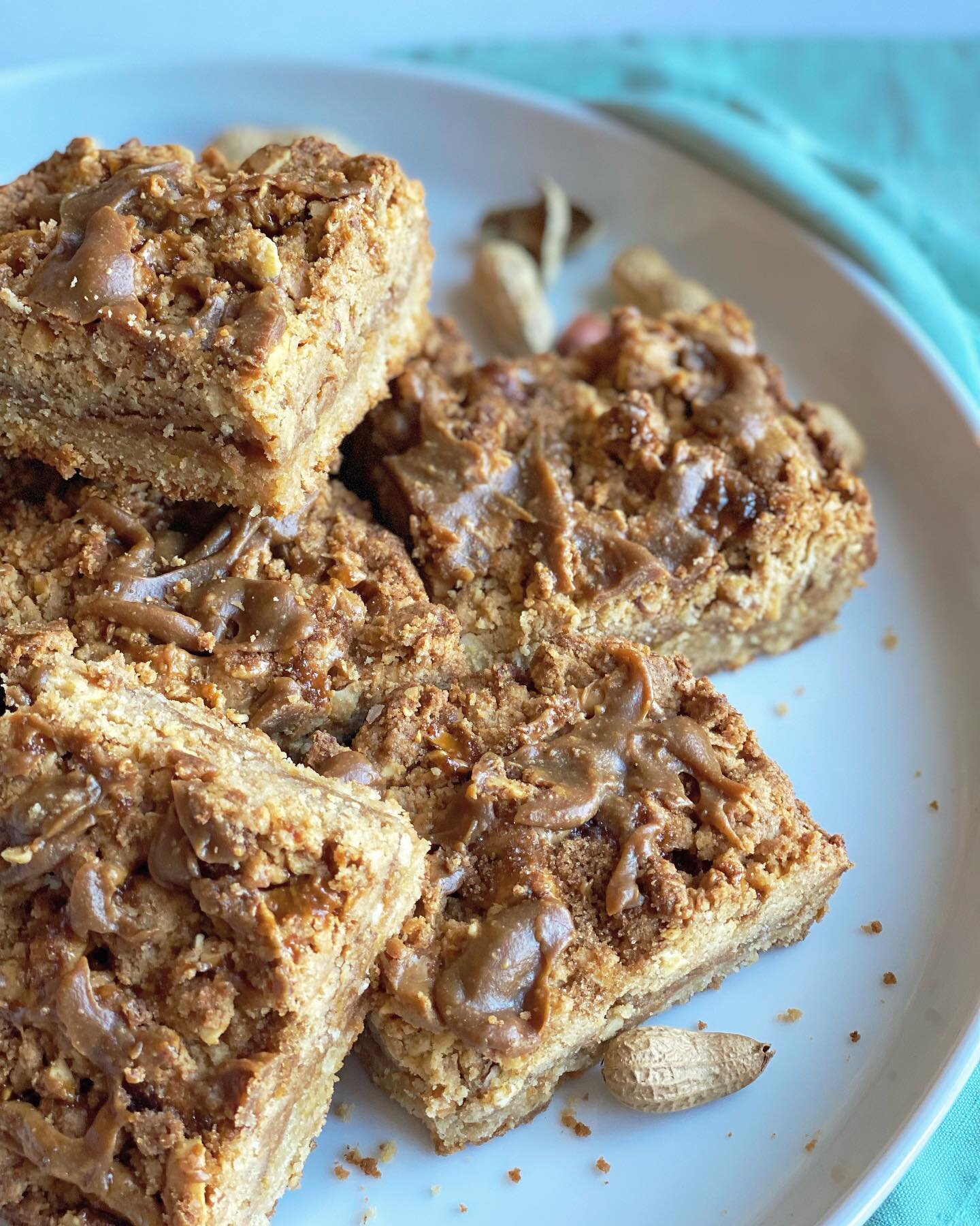 Peanut Butter Crunch Crumble Bar
π₯π₯π₯
#alexamaries #sweetsonstreets #glutenfree #glutenfreelife #customorders #customcakes #shopsmall #shoplocal #supportsmall #supportlocal #shopsmallbusiness #shoplocalbusiness #supportsmallbusiness #supportlocalb