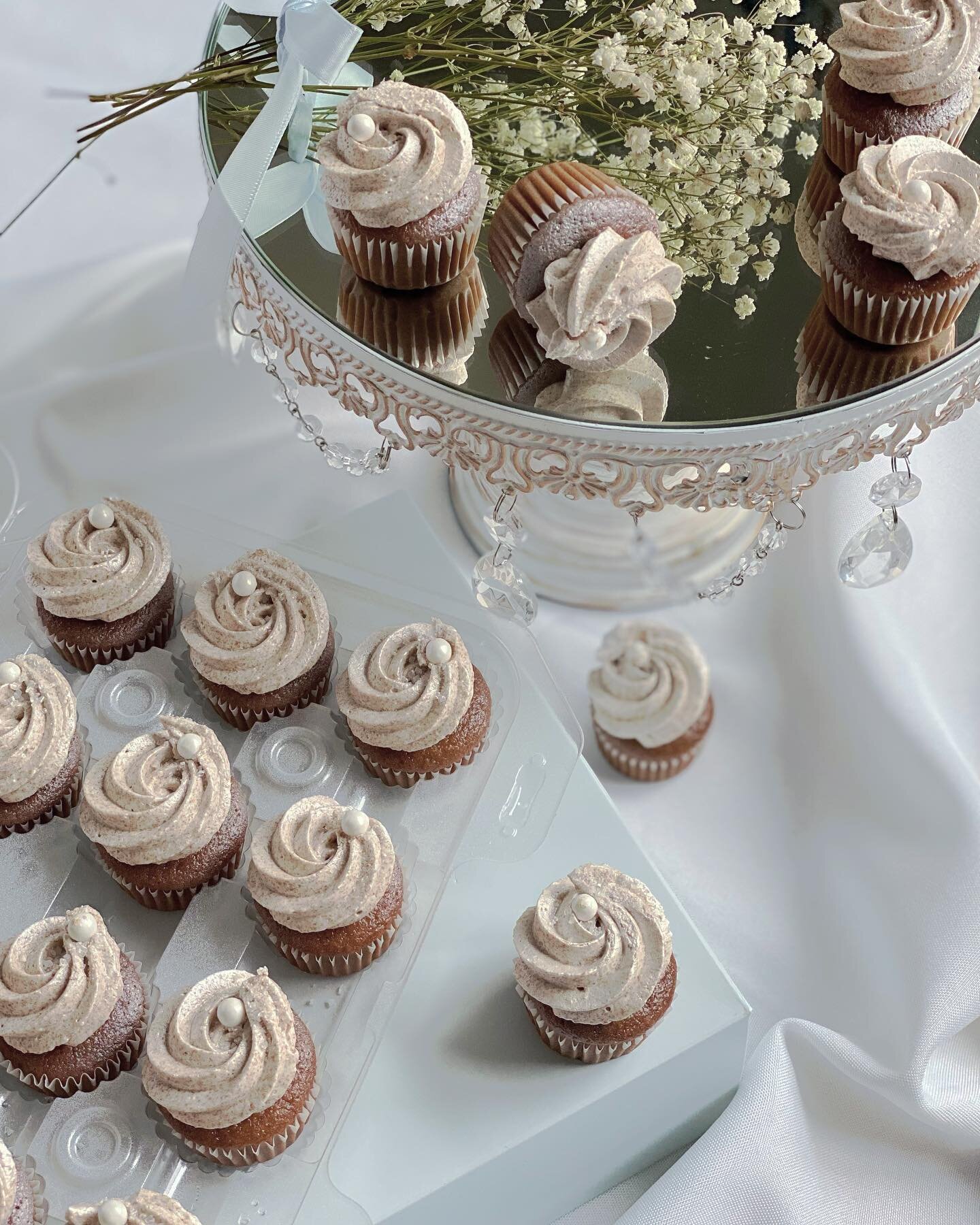 Something Old, Something New, Something Borrowed, Something Blue
ππ°π»‍βοΈπ€΅π»‍βοΈ
Mini Vanilla Vegan Cupcakes • Coconut Sugar π₯₯
#alexamaries #sweetsonstreets #glutenfree #glutenfreelife #customorders #customcakes #shopsmall #shoplocal