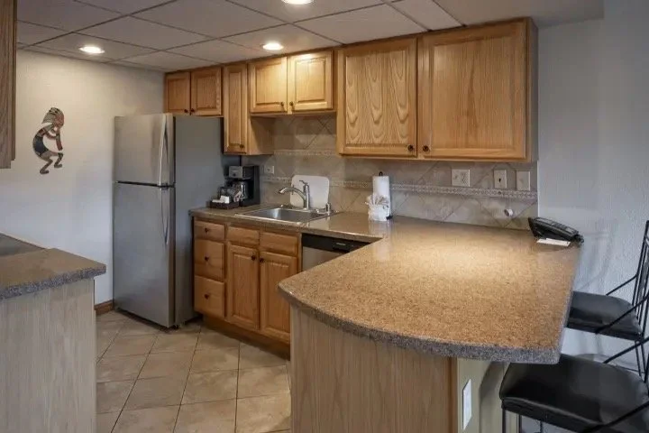 057-Room-21170-1-bedroom.jpg