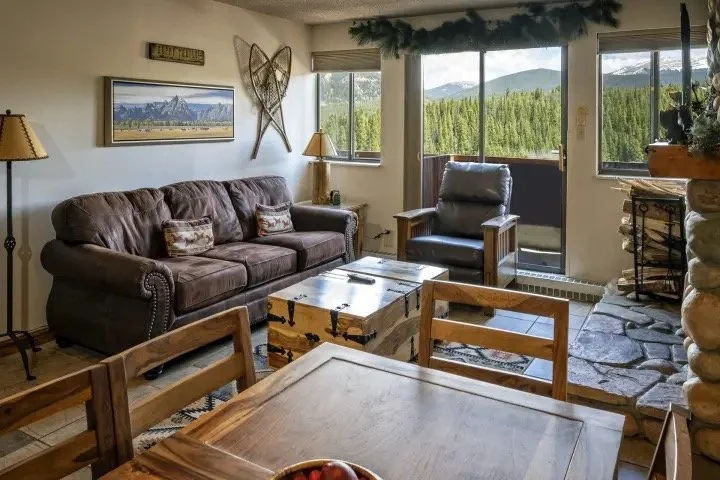16-Room-22210.jpg
