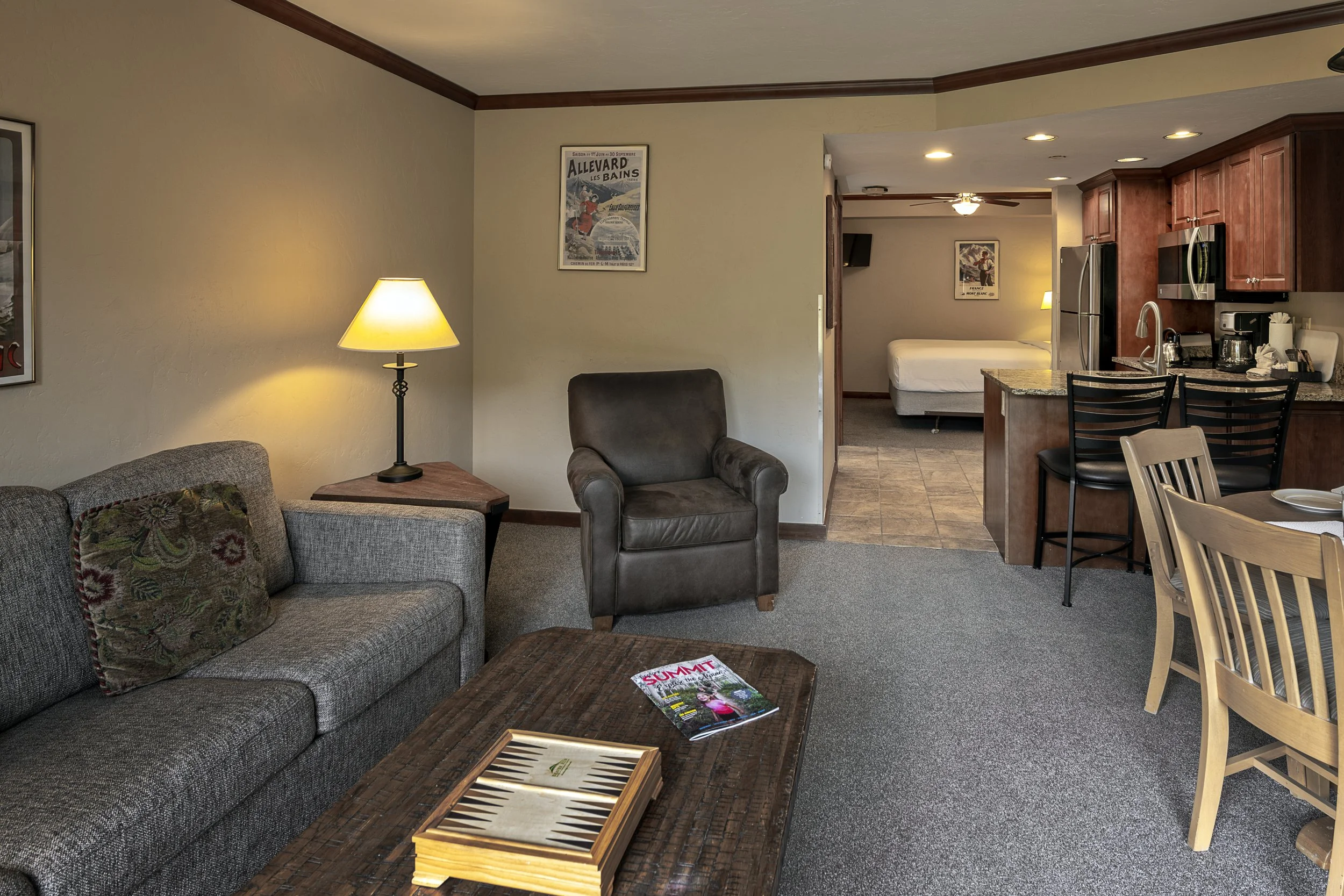 40-Room 4706.jpg