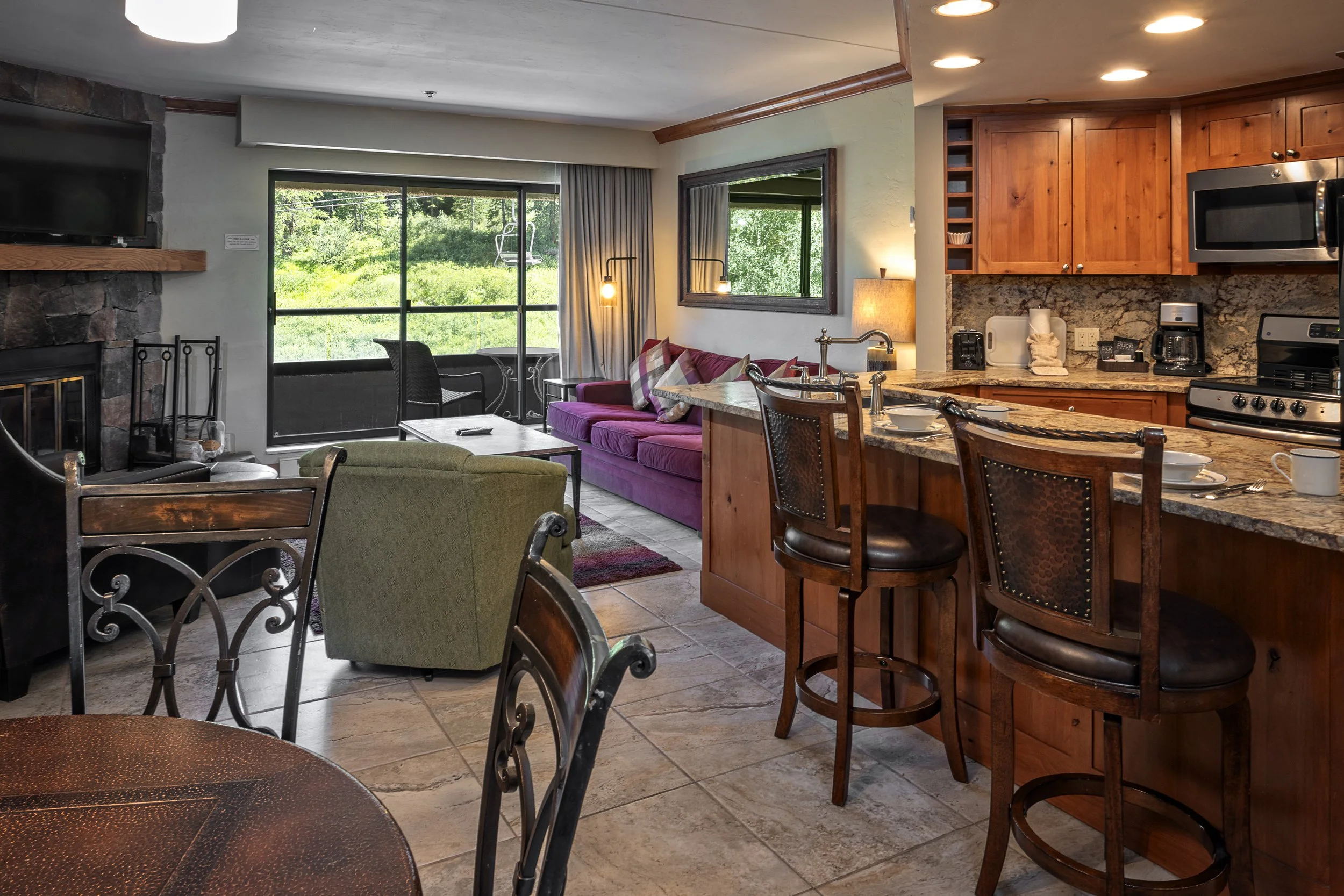 19- Room 4137.jpg