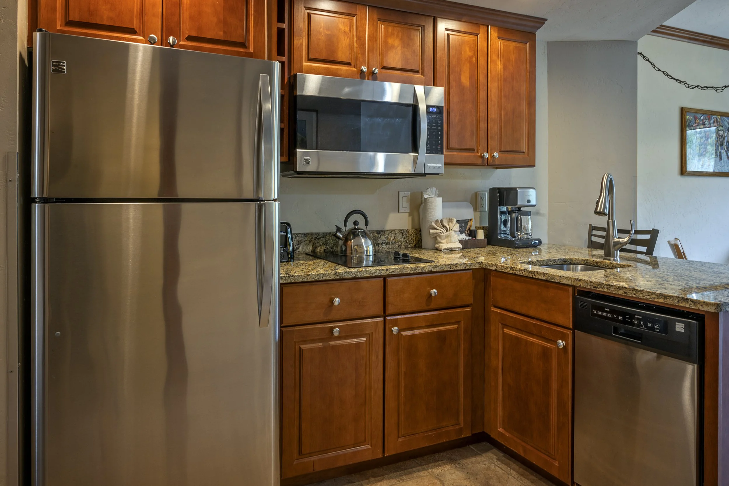 42-Room 4706.jpg