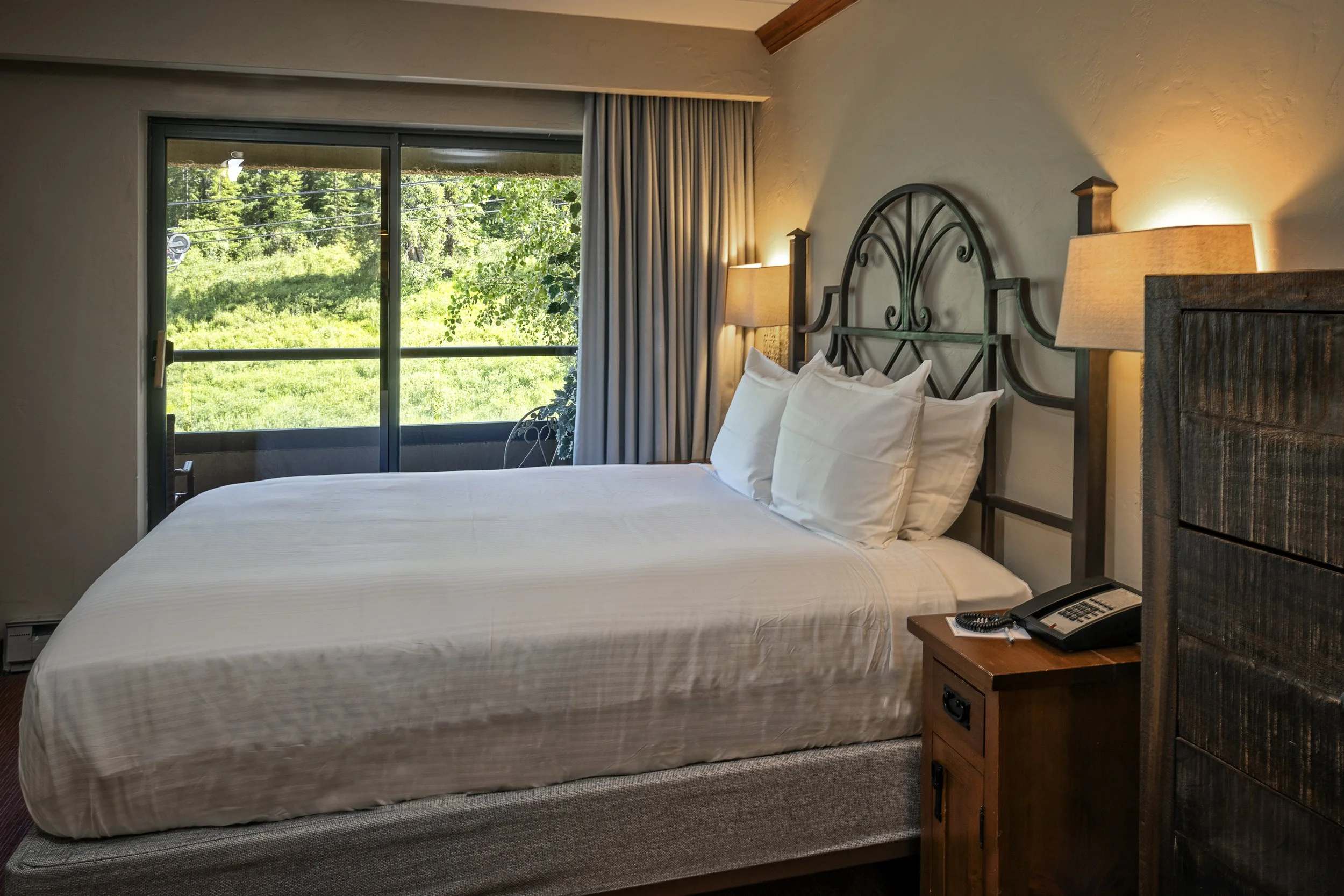 22- Room 4137.jpg