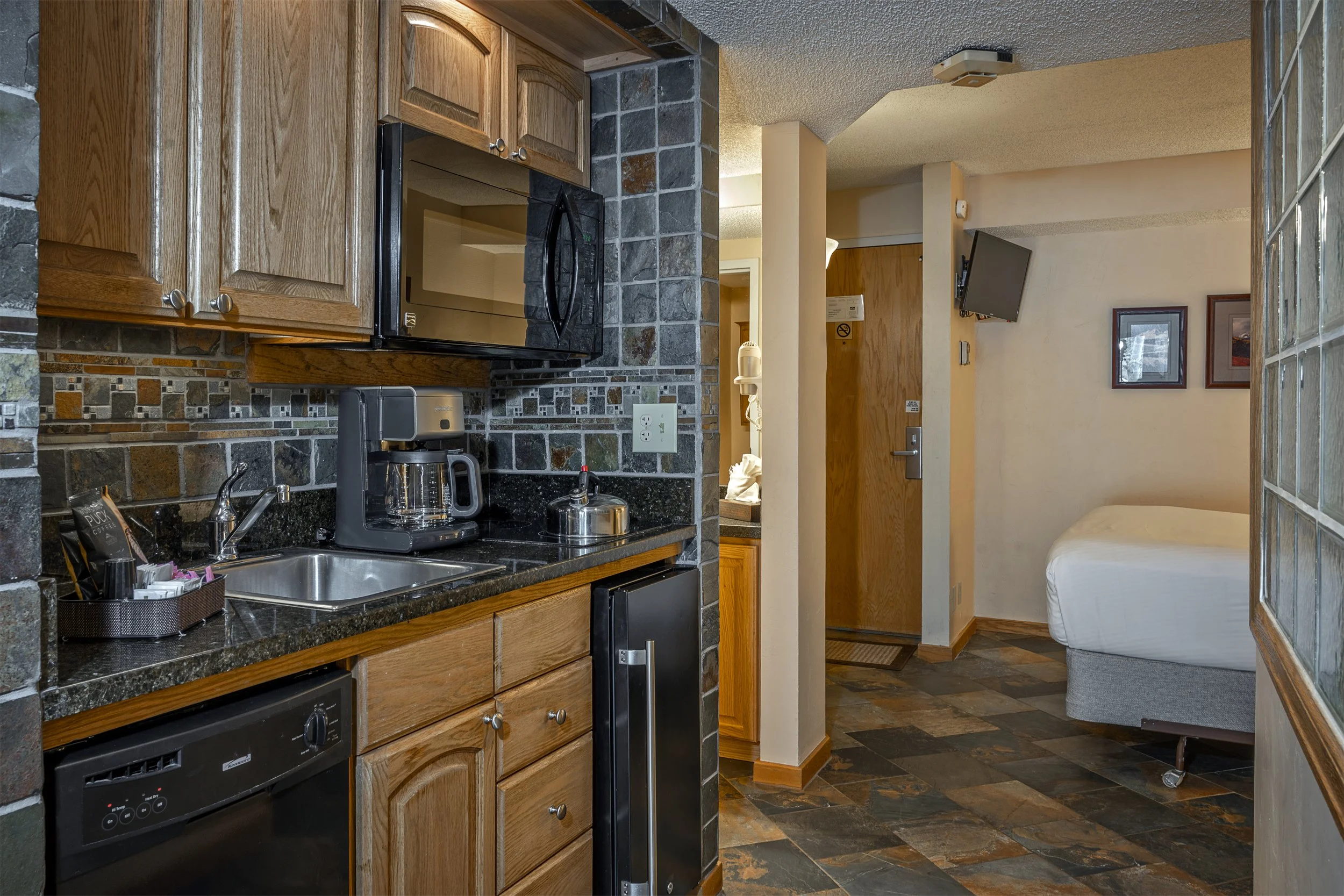 48-Room 4133.jpg