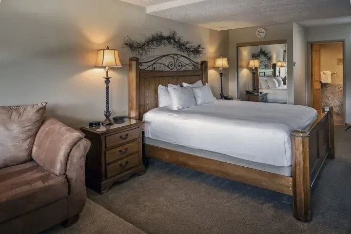 19-Room-22210.jpg