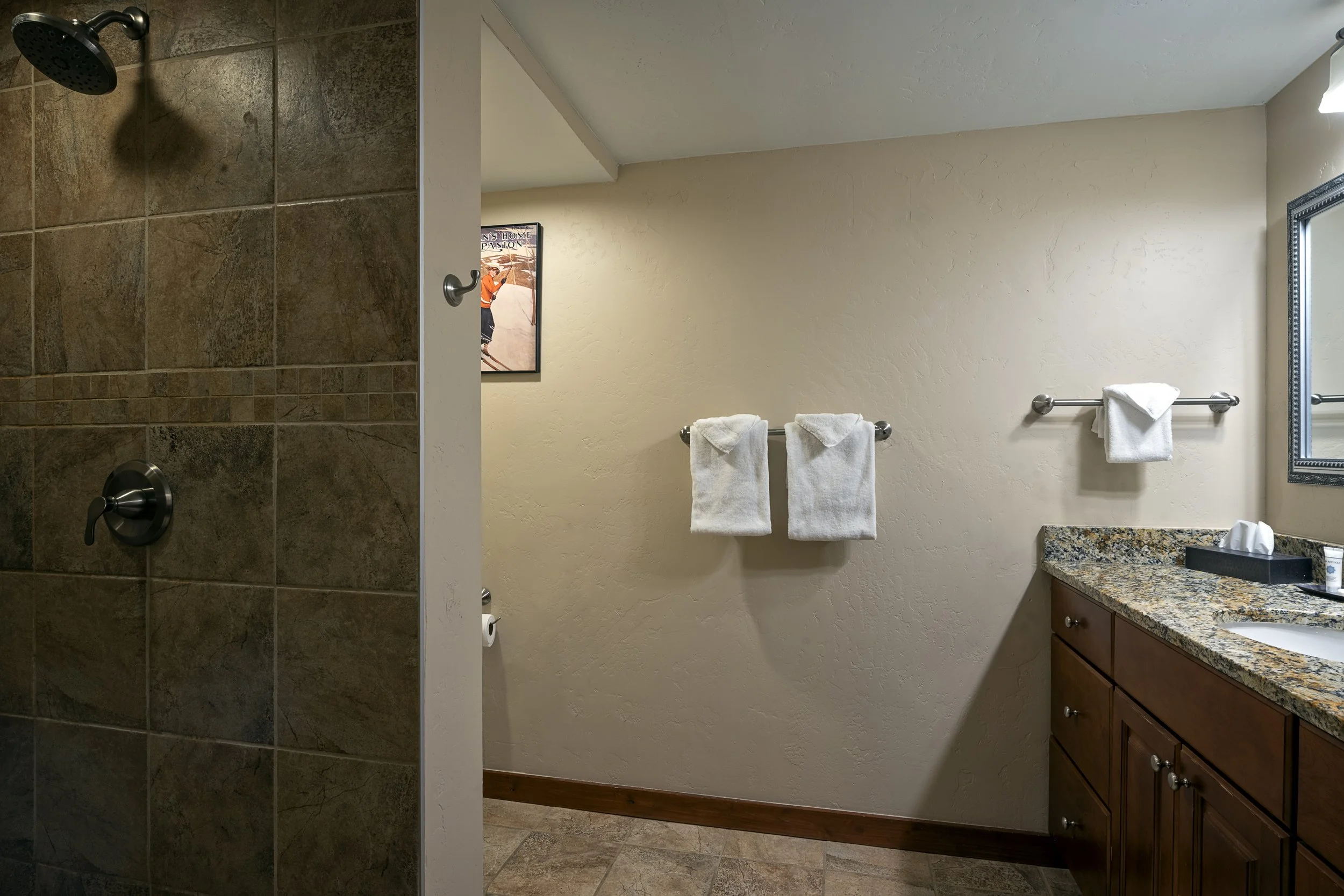 45-Room 4706.jpg