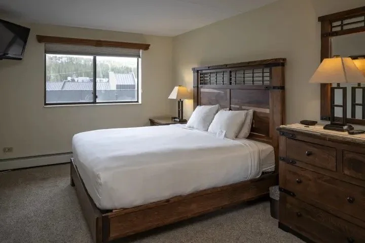 059-Room-21170-1-bedroom.jpg
