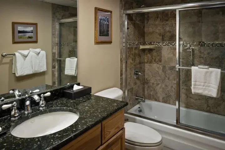 26-Room-26230 (1).jpg
