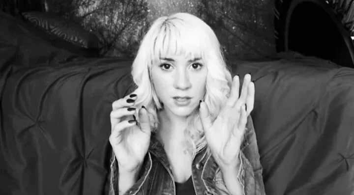 I want to take a moment to thank everyone in particular who watches the YouTube show. If you browse my Instagram for 12 seconds, you'll notice that most posts are about my self-produced variety show on YouTube. Out of all the entertainment projects I