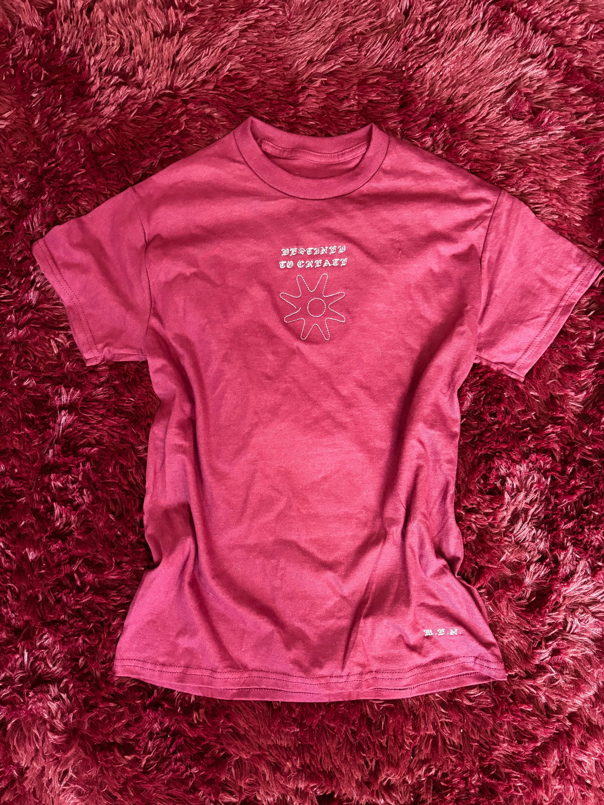 EMBROIDERED GRAPHIC TEE
