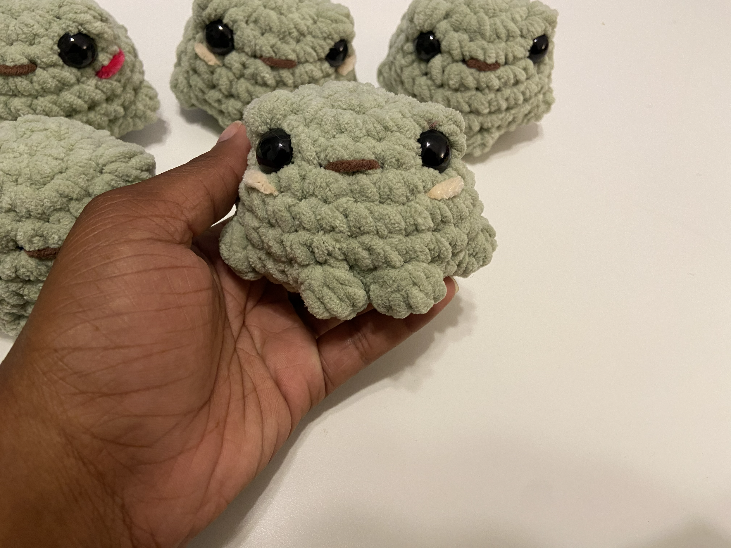 whimsy frog (peach cheek).png