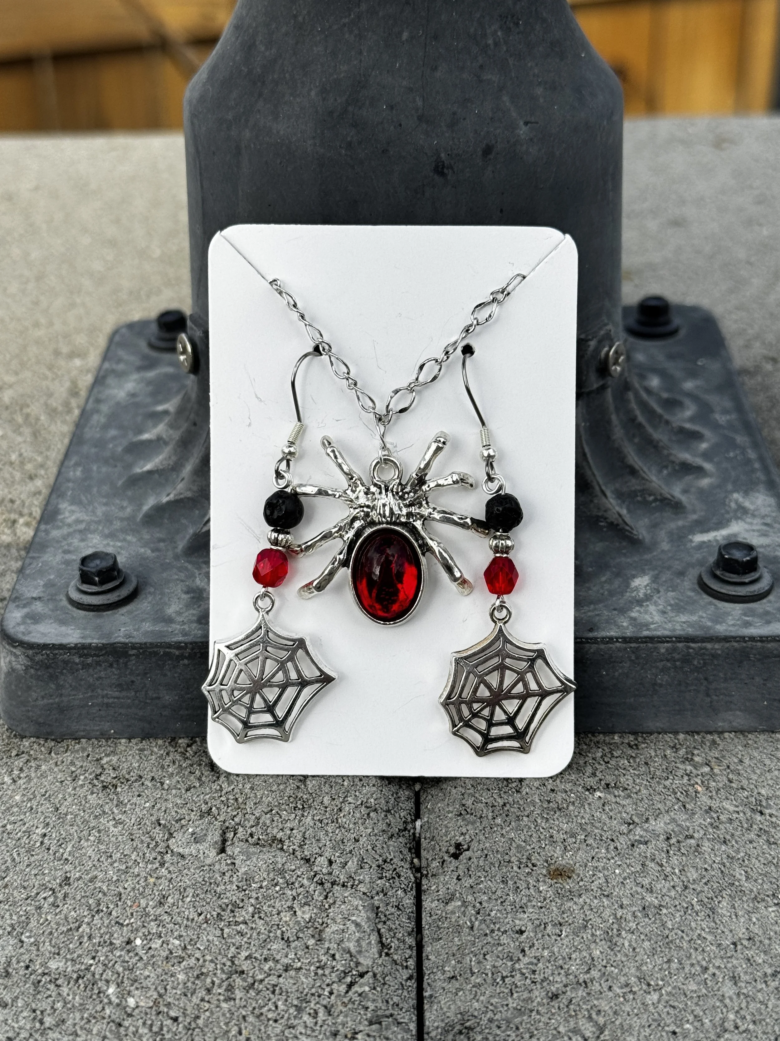 WONDERFUL WEB NECKLACE AND EARRING SET