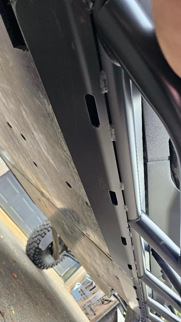 Mavrick R4 Black Skid Plate 1.jpg