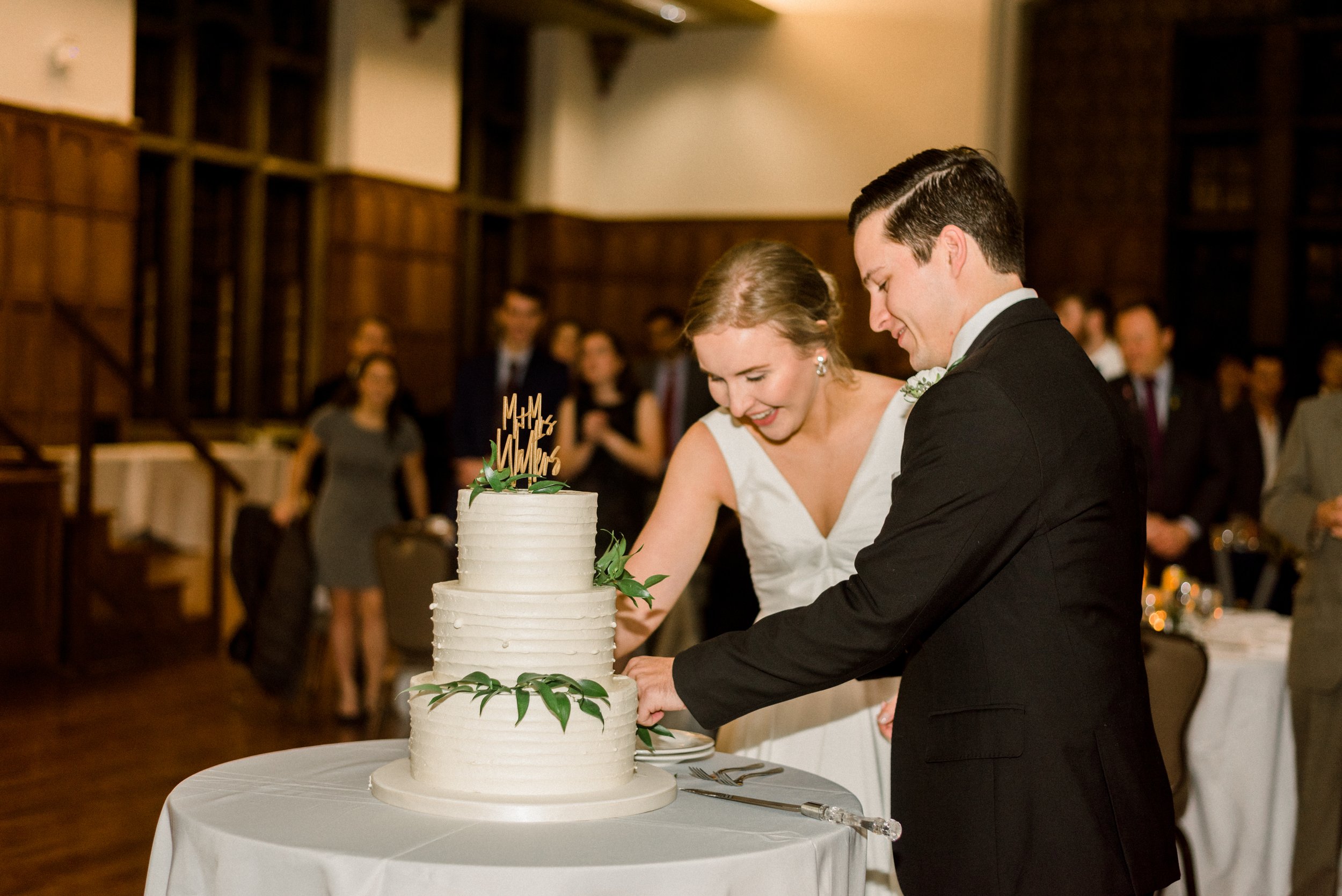 Beautiful Wedding Cake (&amp; Dessert) Ideas