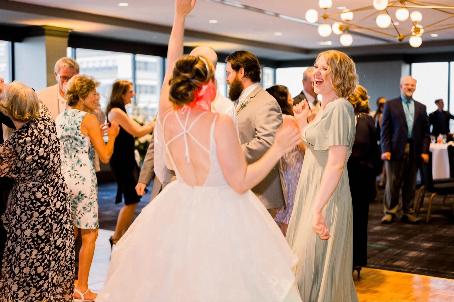 68_ModernSummerWeddingTheGaltHouseLouisville-88_modern summer wedding at the Galt House in Louisville, Kentucky.jpg