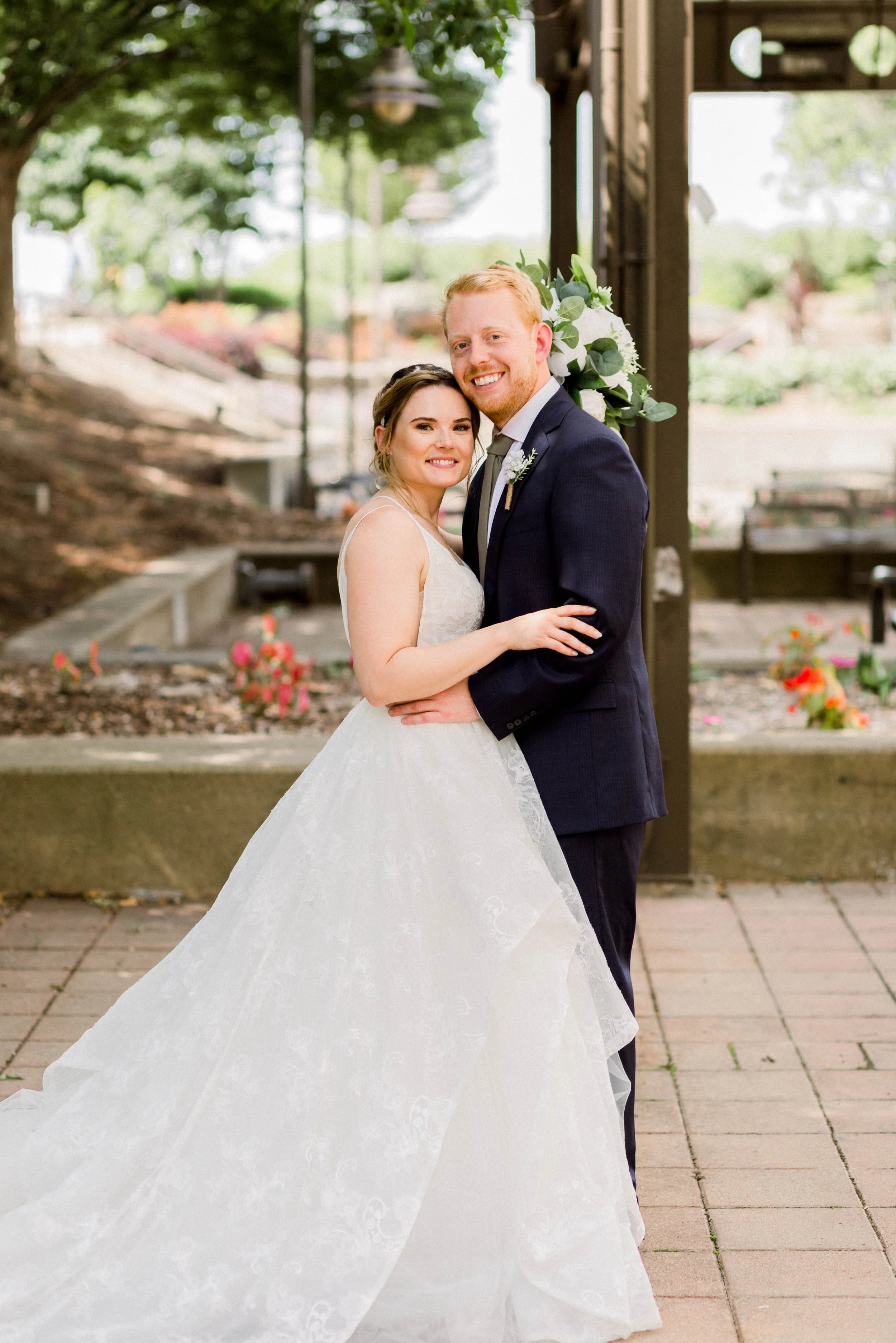 Modern Summer Wedding at The Galt House, Louisville, Kentucky