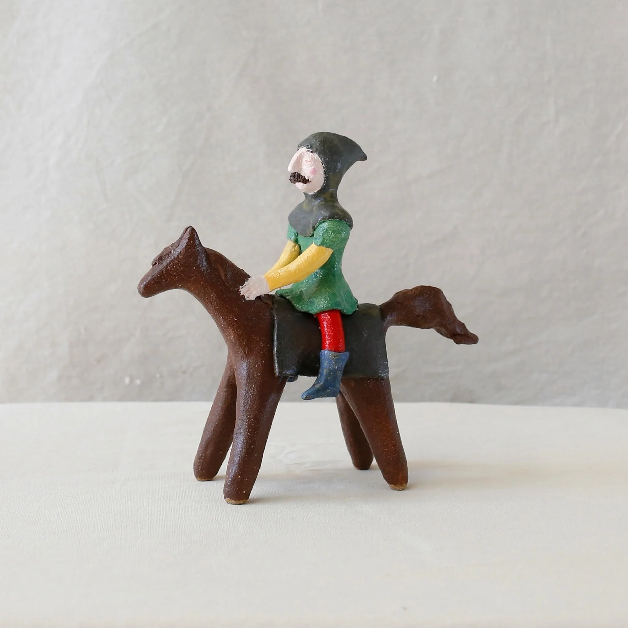 🏰 The @melbourne_renfair  is this weekend! 🏰

I can&rsquo;t wait to meet all the lords and ladies. 
This little lord and lady will be sitting proudly in my stall until they find some gallant folk to take them home &hearts;️

#contemporaryceramic #c