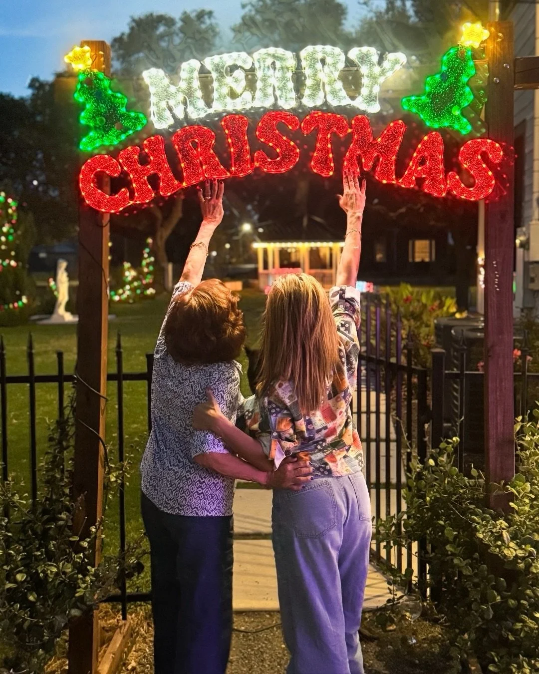 It sure is beginning to look a LOT like Christmas at Chateau Claire! 😍🎄❄️ First peek at our Christmas decor...it feels like a Hallmark movie come to life.

All the holiday magic is waiting for you! Book your holiday stay using the link in our bio.