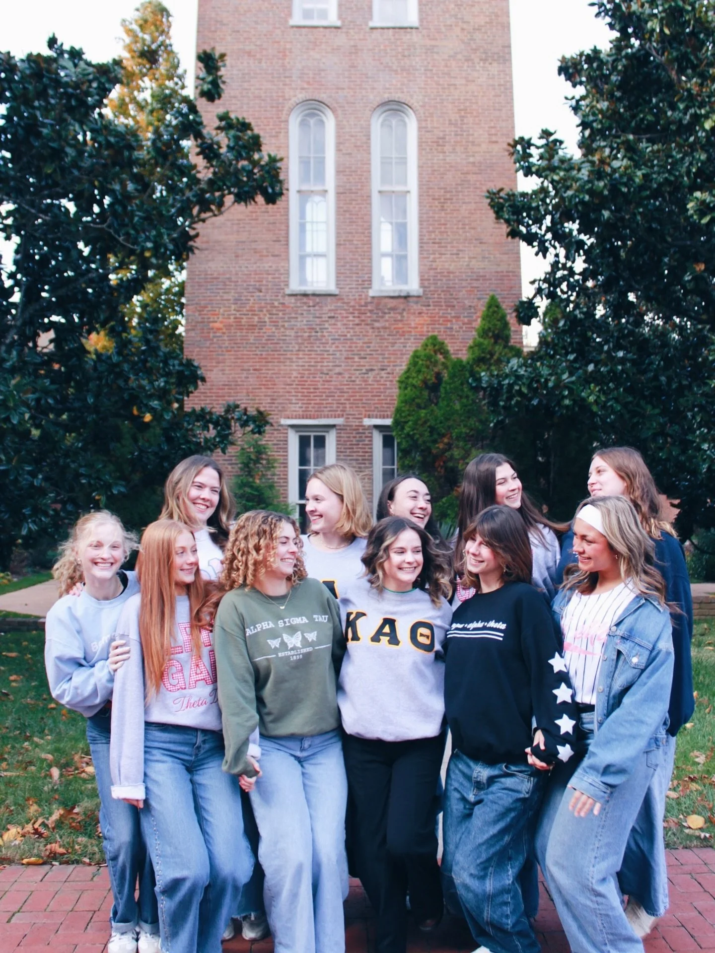from all of us at panhellenic, have such a happy holiday season !!! and don&rsquo;t forget to register for recruitment, link in bio !!!! 
(if you have any questions just dm this account!!)