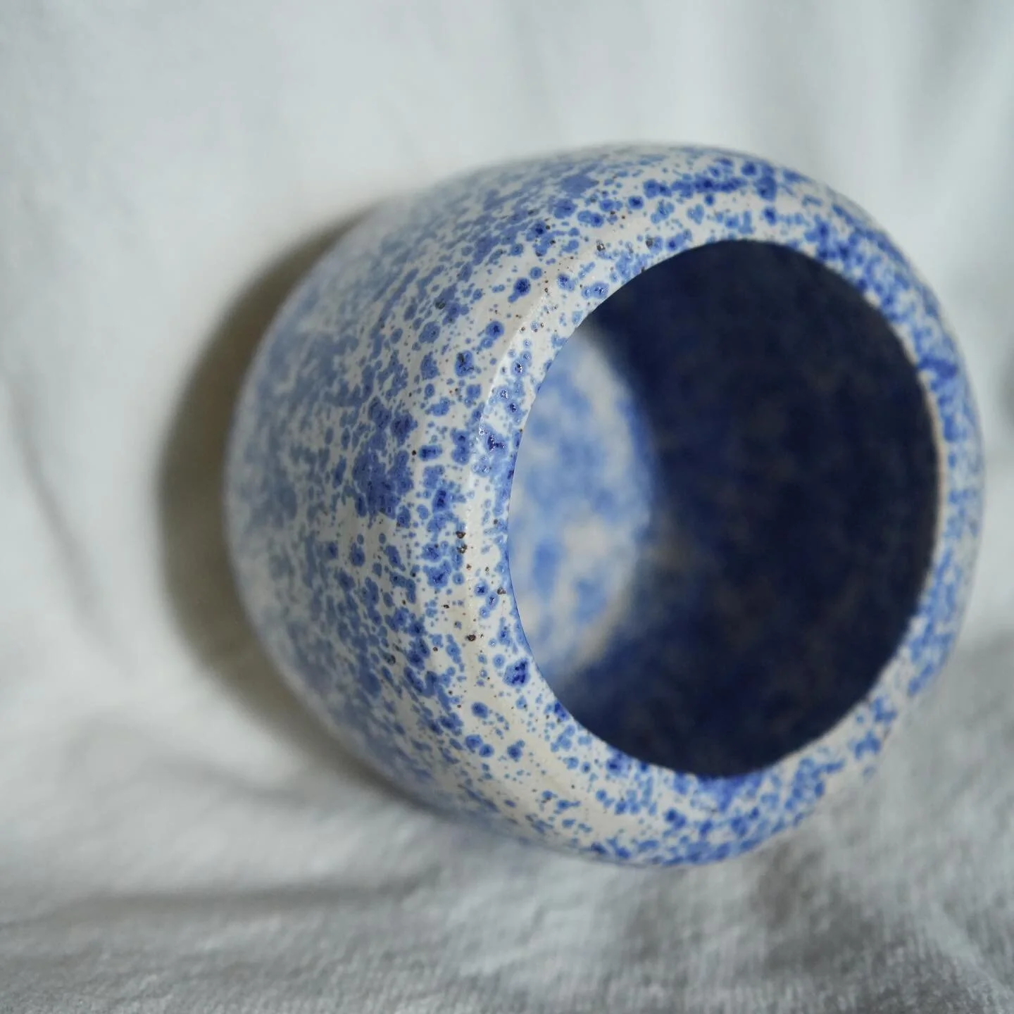 Blue Splatter Vase 
1 available
Link in bio!

#pottery #ceramics #vase #handmade #handmadepottery #yeglocal #yeglocalbusiness #edmontonmade #albertapottery