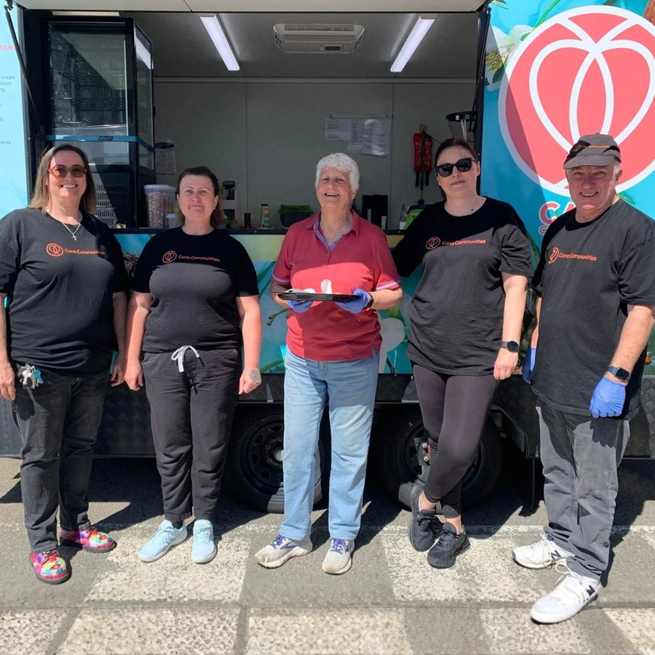 Food truck hero’s last Wednesday, what a great team. Wonderful to have our Bruce back on board!! We missed him. 
#Fremantle #goodfood #Volunteers
#fremantlefootballoval #GreatCoffeeGreatPeople #besttoasties #CanaWA