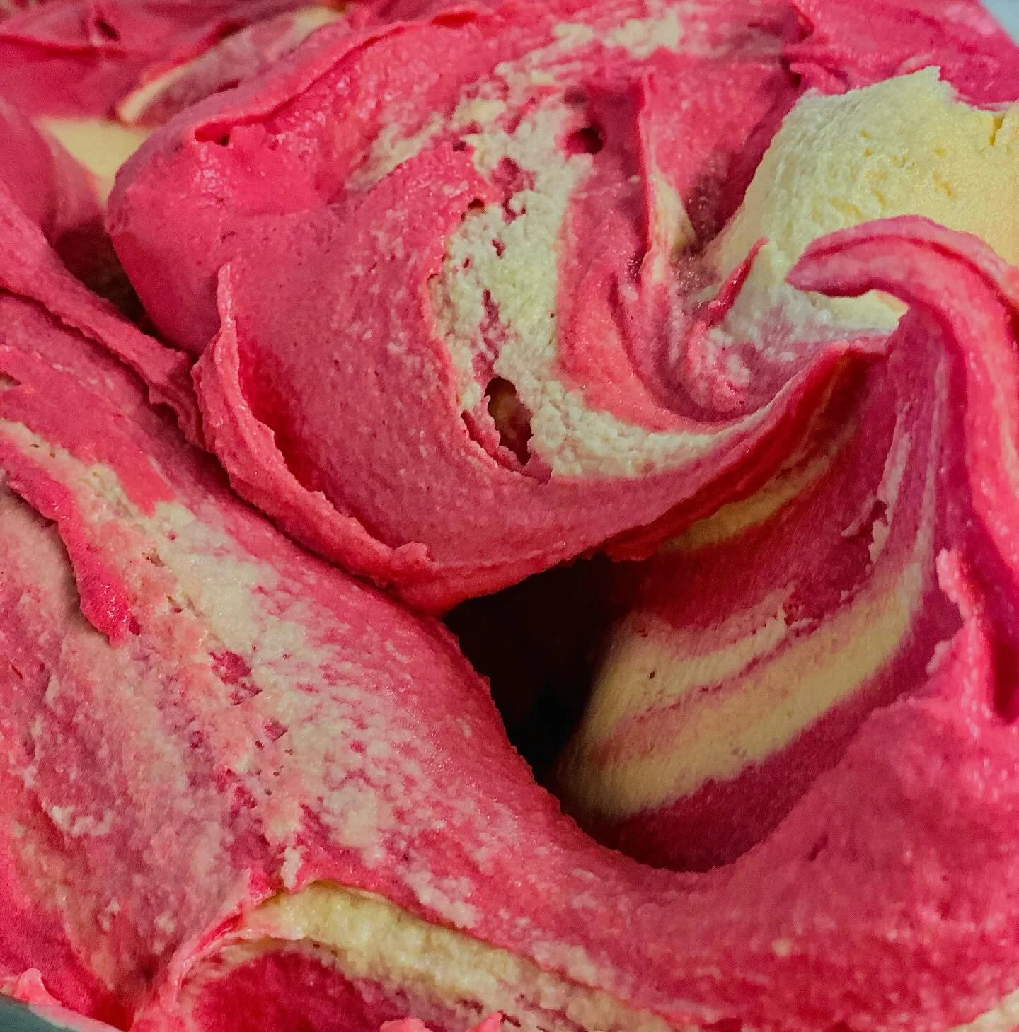 ✨our queen is back✨
CHULA, a swirl of Oakland Santa Rosa plums + @kashiwasefarms o Henry yellow peaches &amp; Arctic Queen white nectarines. 

Named after how damn cute she is, this is our most popular sorbet ever. 

Welcome to #realbaysummer 
Of cou