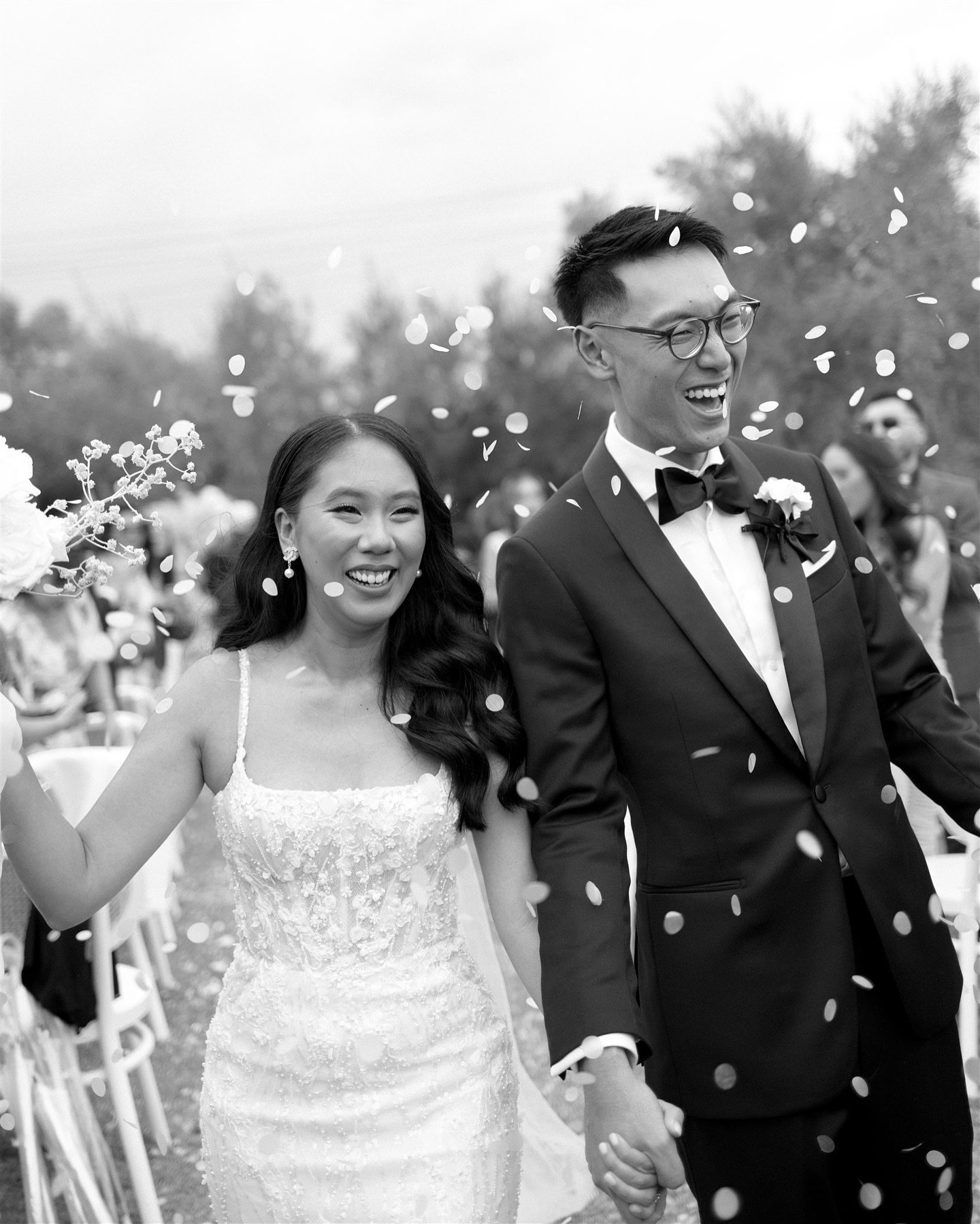Mr &amp; Mrs 🎉

Walking down the aisle is a moment, take your time, stop for a kiss, give the guests petals to throw&hellip; Your photographer will love you for it 💖

&bull;

Image by @stefaniebumaweddings 

#whiteevents #whiteeventsstyle #creators