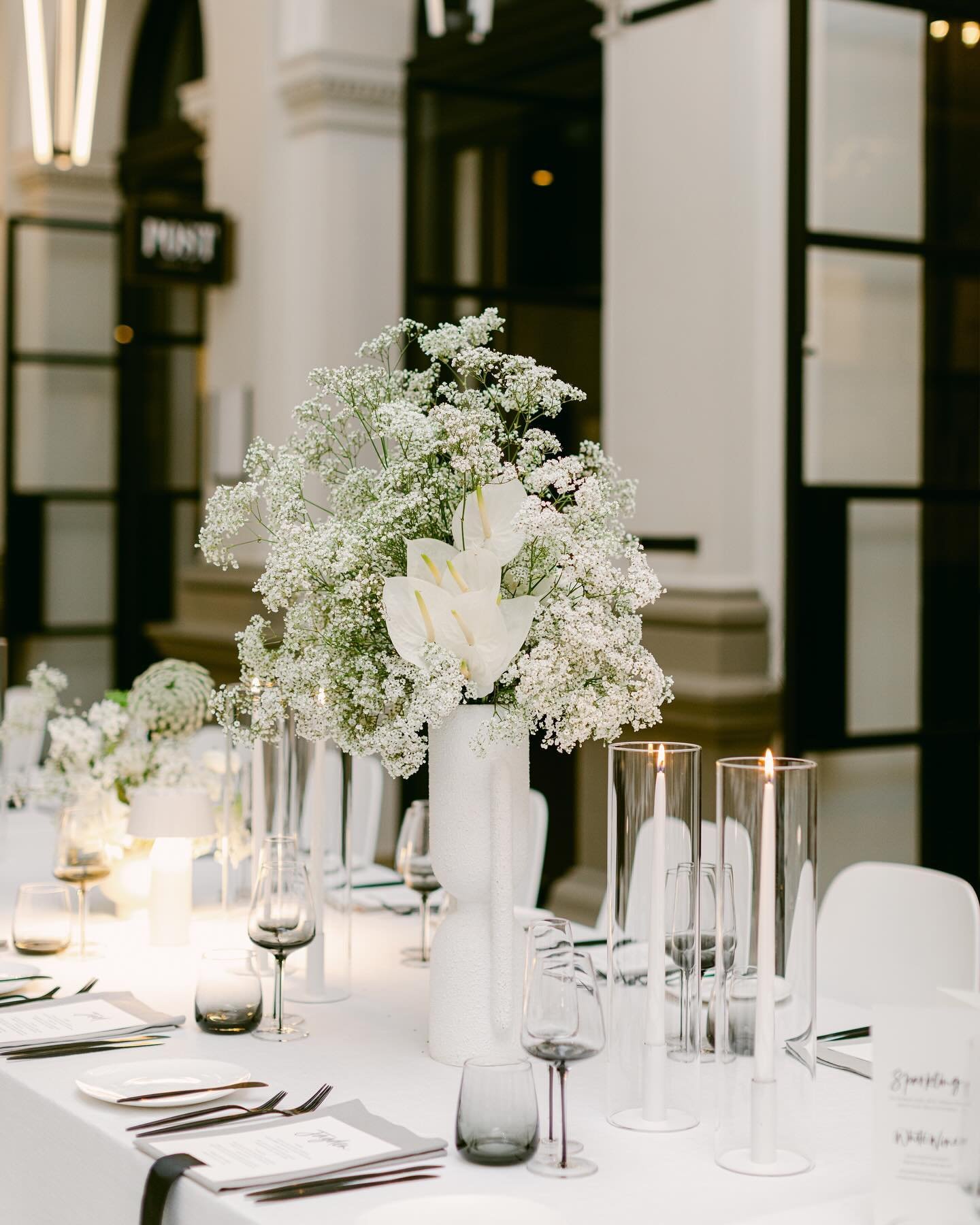 Textured Tables Centres 🖤

Modern minimal vibes for these table centres in the always incredible Postal Hall... One of our favourite venues &amp; our favourite vibes! 🤍

&bull;

Image by @teneilkablephoto

#whiteevents #whiteeventsstyle #creatorsof