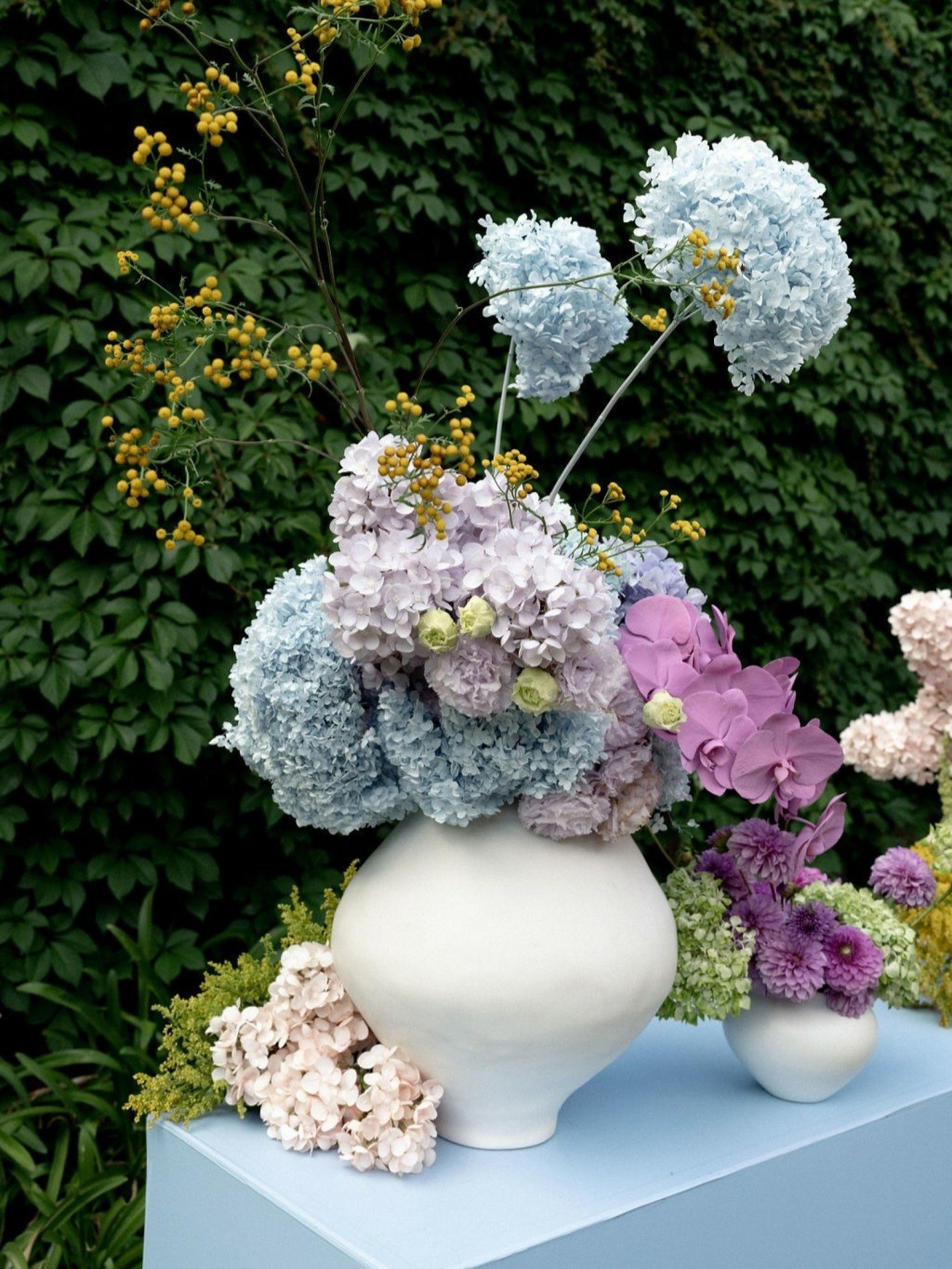 Thoughtful Design in Every Detail 💫

Every element of a wedding is intentional. From the bright pops of colour in the florals, to the neutral napkins and crockery that contrast beautifully with deep blue tablecloths, we carefully consider how each d