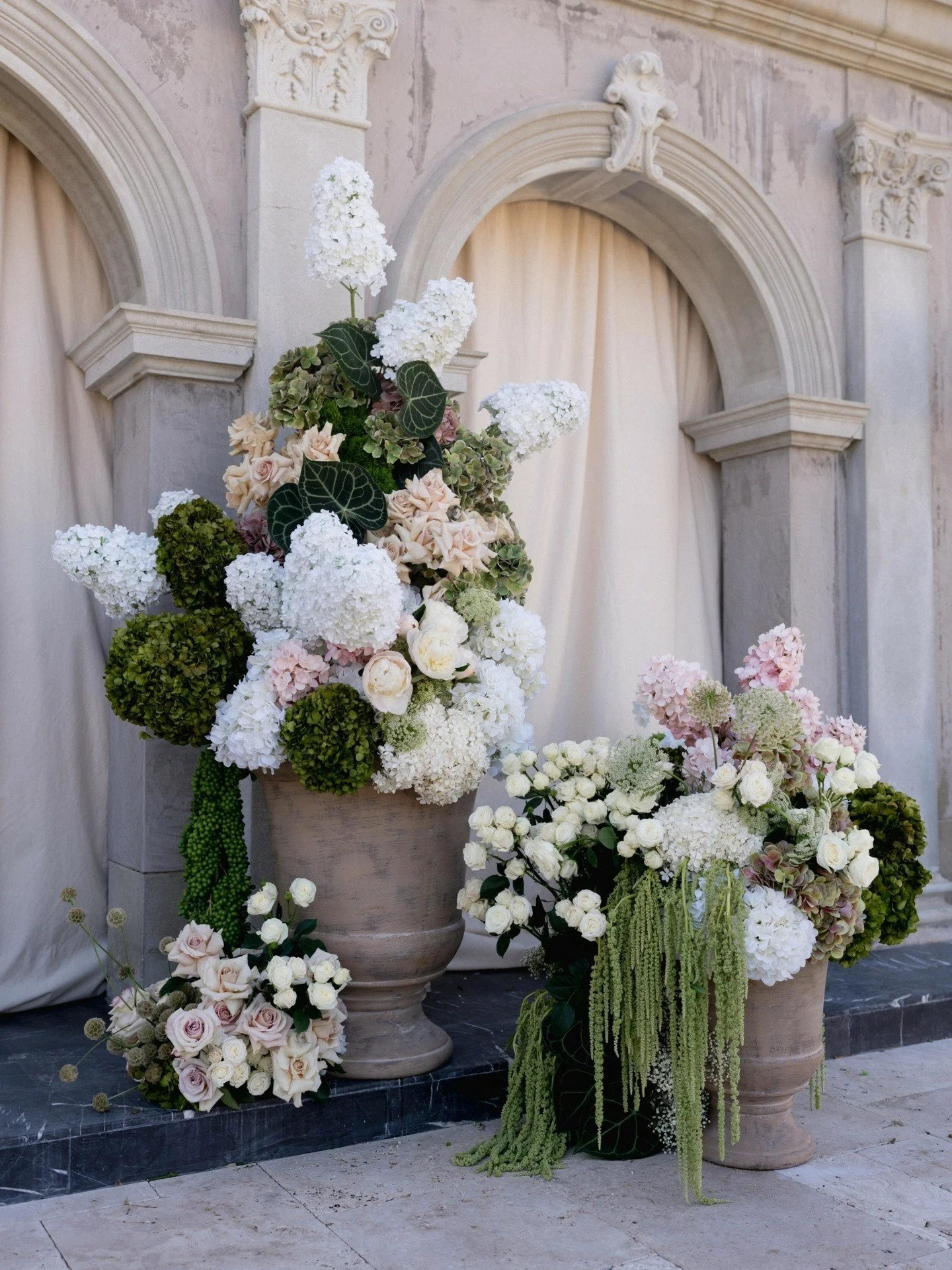 Beautifully bold 🌸

We can't get over the gorgeous florals @naturalartflowers created for Sam &amp; Kristie's wedding. Creating a picture perfect backdrop against the archway draping by @thetailoredtable for their celebrations. 

We work closely wit