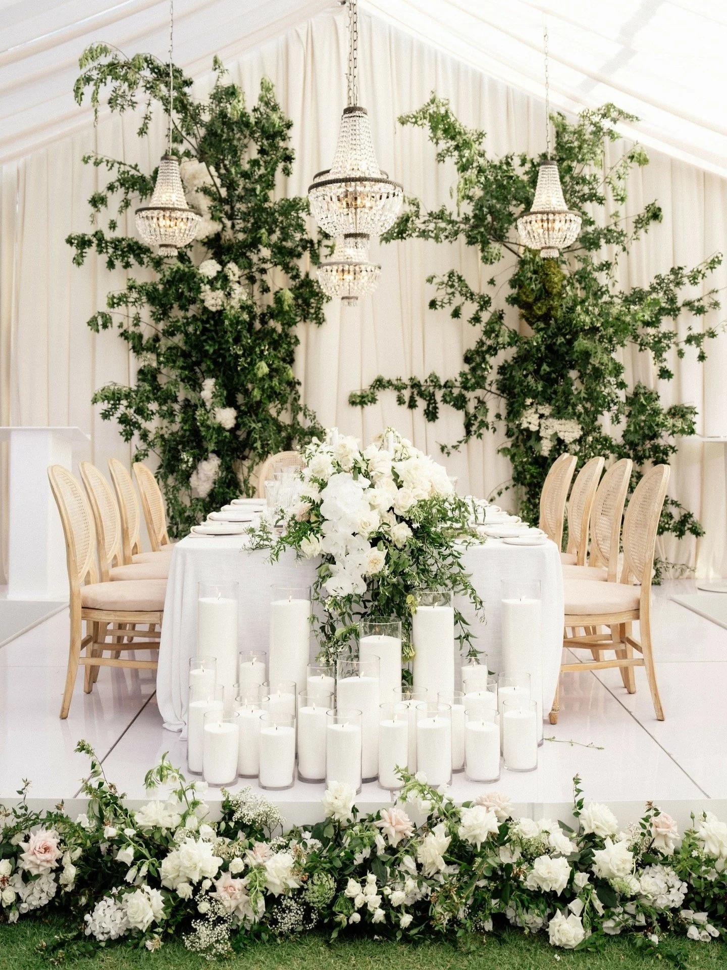 Feature Bridal Tables 🤍

For Sophie &amp; Travis, we designed a bridal table that placed them at the head, with their bridal party seated alongside them. This layout allowed them to share the special dinner speaking to their bridal party, while stil