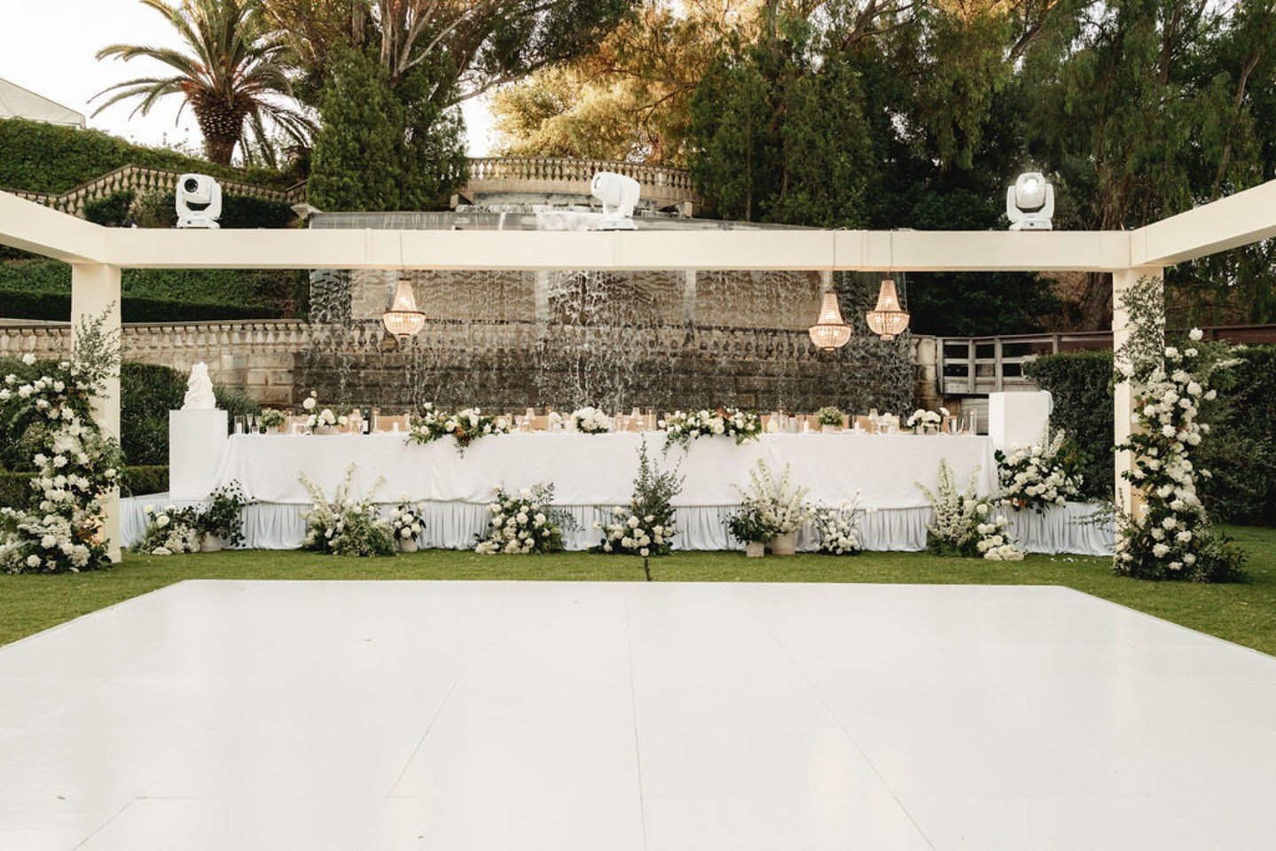 From day to night 💡

Our open-air design for Emily &amp; Jason was designed to look just as stunning in daylight as it did under the evening sky.

It wasn&rsquo;t just about aesthetics, we also needed to ensure there was enough light for service and