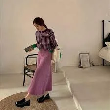 Japanese lady in purple skirt