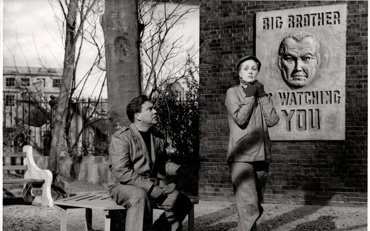 Everyone wears same outfit