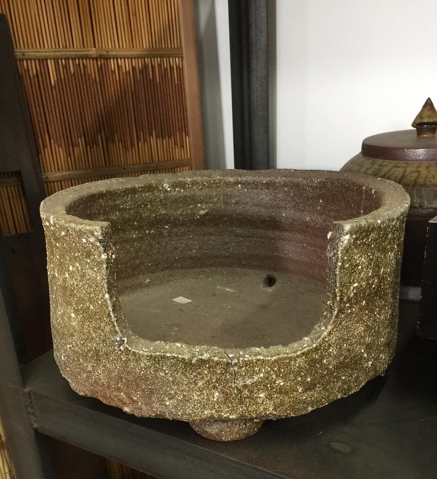 This pot seemed rather lonely in a corner @kazari_ziguzagu warehouse so I made an offer and it&rsquo;s now in the Campulance coming home with us. 
A few cracks to fill with Araldite and bronze dust and then enjoy exploring its possibilities! 
#ridgel