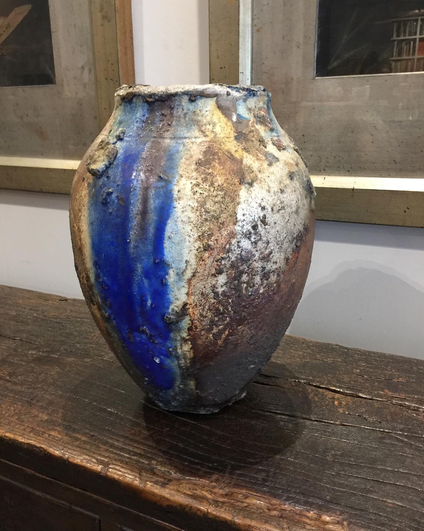 Not a great fan of this sort of blue on pots but in this case there is enough going on around the colour stripe to make it work. 
Seen @kazari_ziguzagu - apparently it was a type of glass melting crucible. 
#ridgelineontheroad