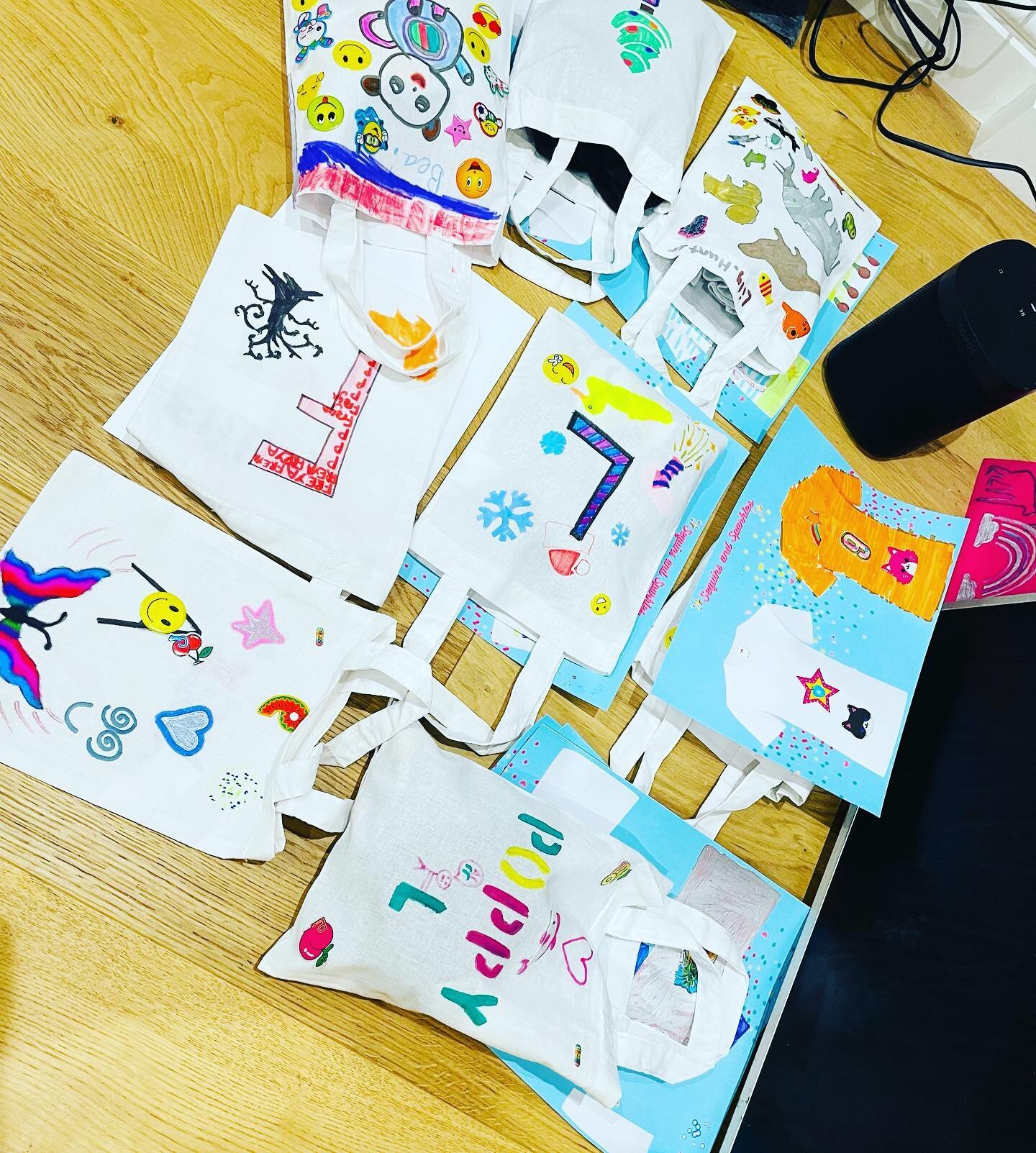 What a fab party we did this afternoon for birthday girl Alex and her awesome friends. Here are some of their decorated party bags. We just love the variety and different ideas that you get with our creative parties. Party host Anna was also told to 