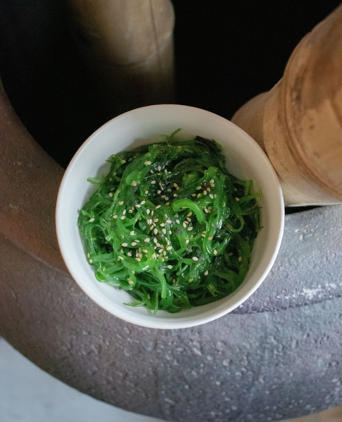 Seaweed salad - a classic among our side dishes 🥢⁠
You can also add extra seaweed to any of our bowls free of charge.⁠
⁠
⁠
#pacificpowerfood #raw #healthy #pokebowl #mauicph #healthyfood #mauipoke #fresh #pokebar #rawfood #copenhagenfood #seaweed #c