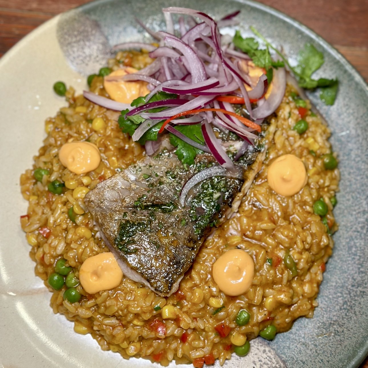 Pescado con Arroz a lo Macho