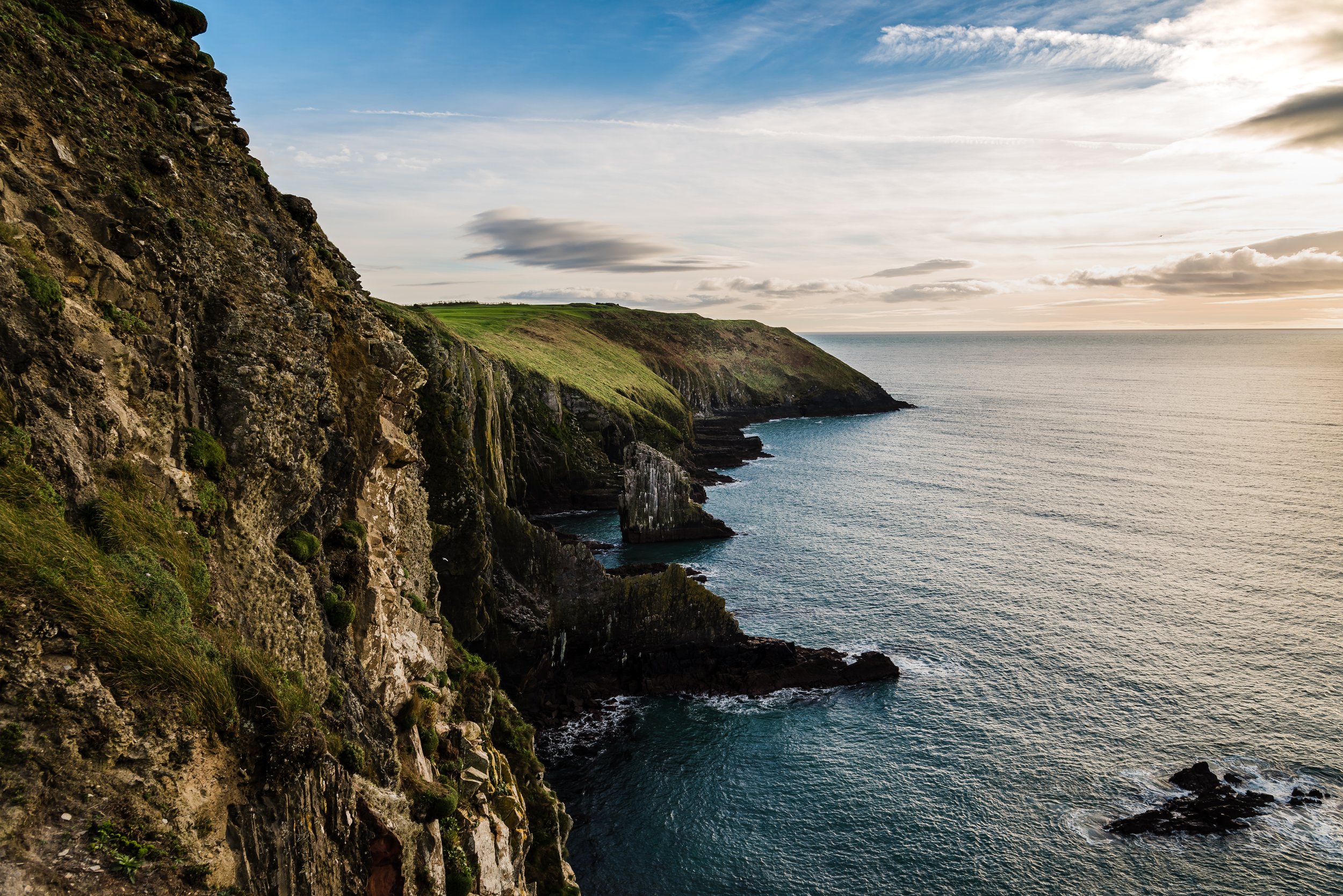 scenic-view-of-cliffs-in-old-head-of-kinsale-peni-2022-11-15-07-58-17-utc.jpg
