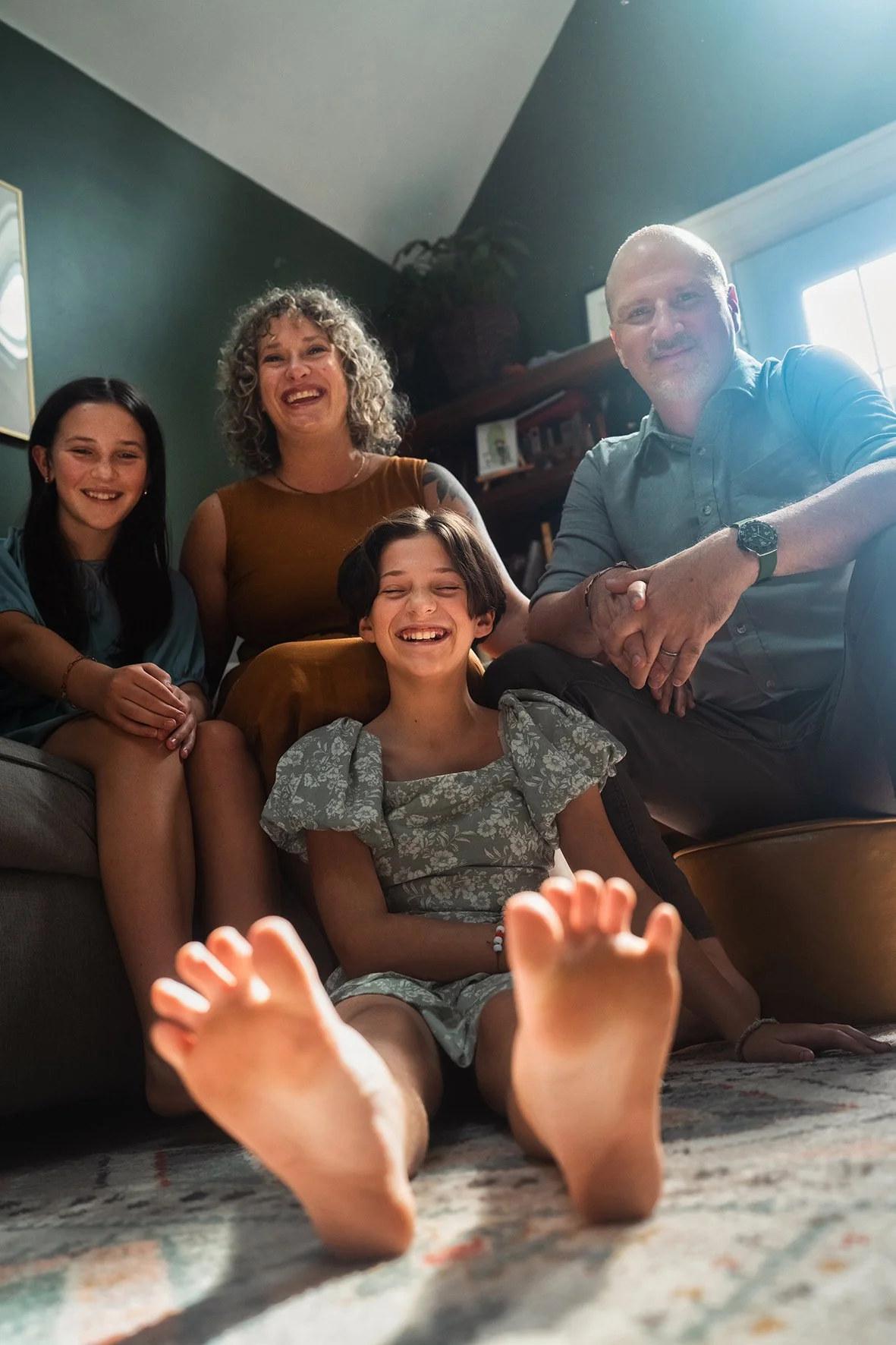 Shannon Lu Shan photography family session annne marie family at livingroom.jpg