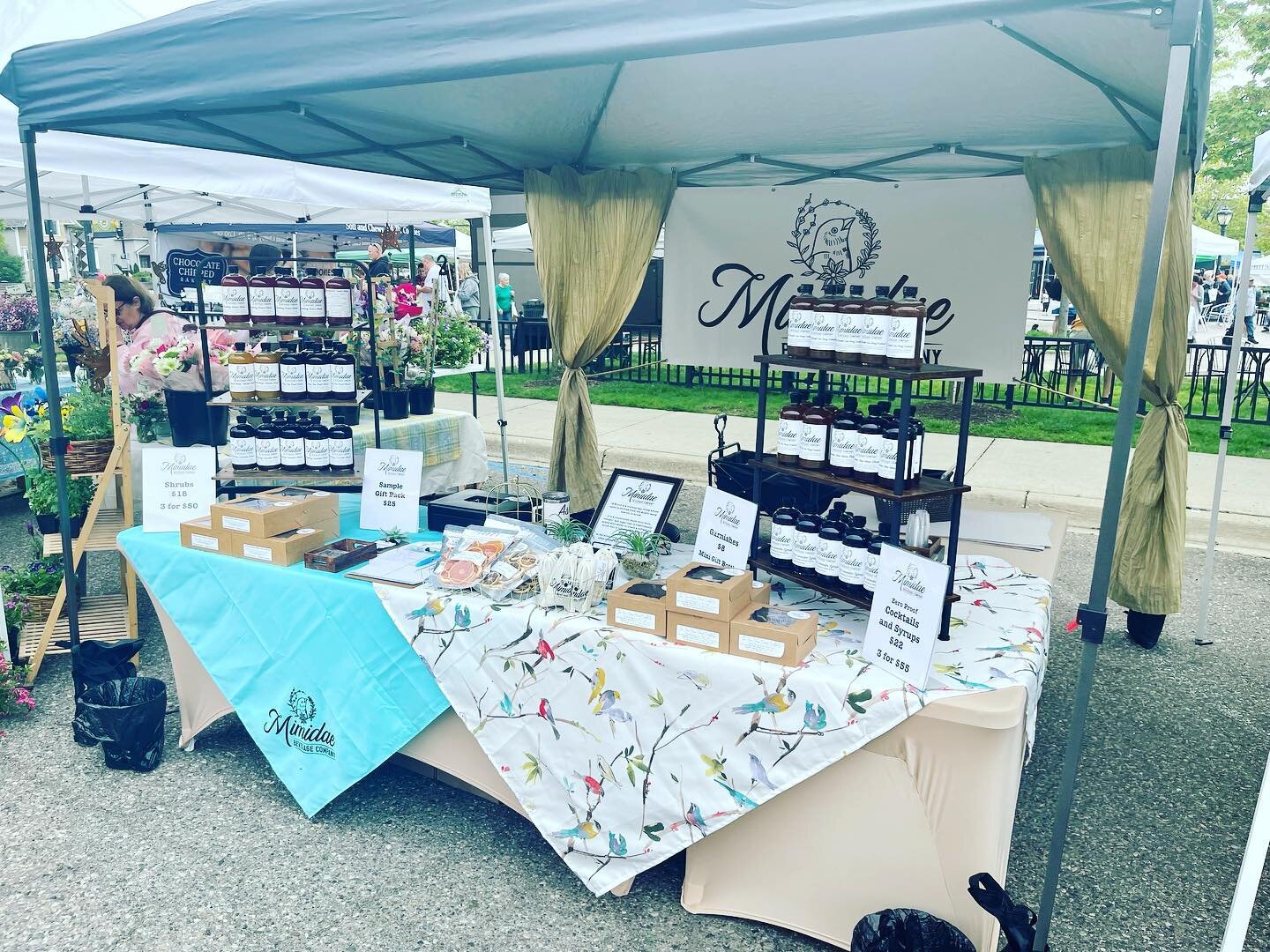 Happy Saturday! Here we go! #royaloakfarmersmarket #farmingtonfarmersmarket #rochesterfarmersmarket #shrubsarelife #zeroproofcocktails #nonalcoholiccocktails