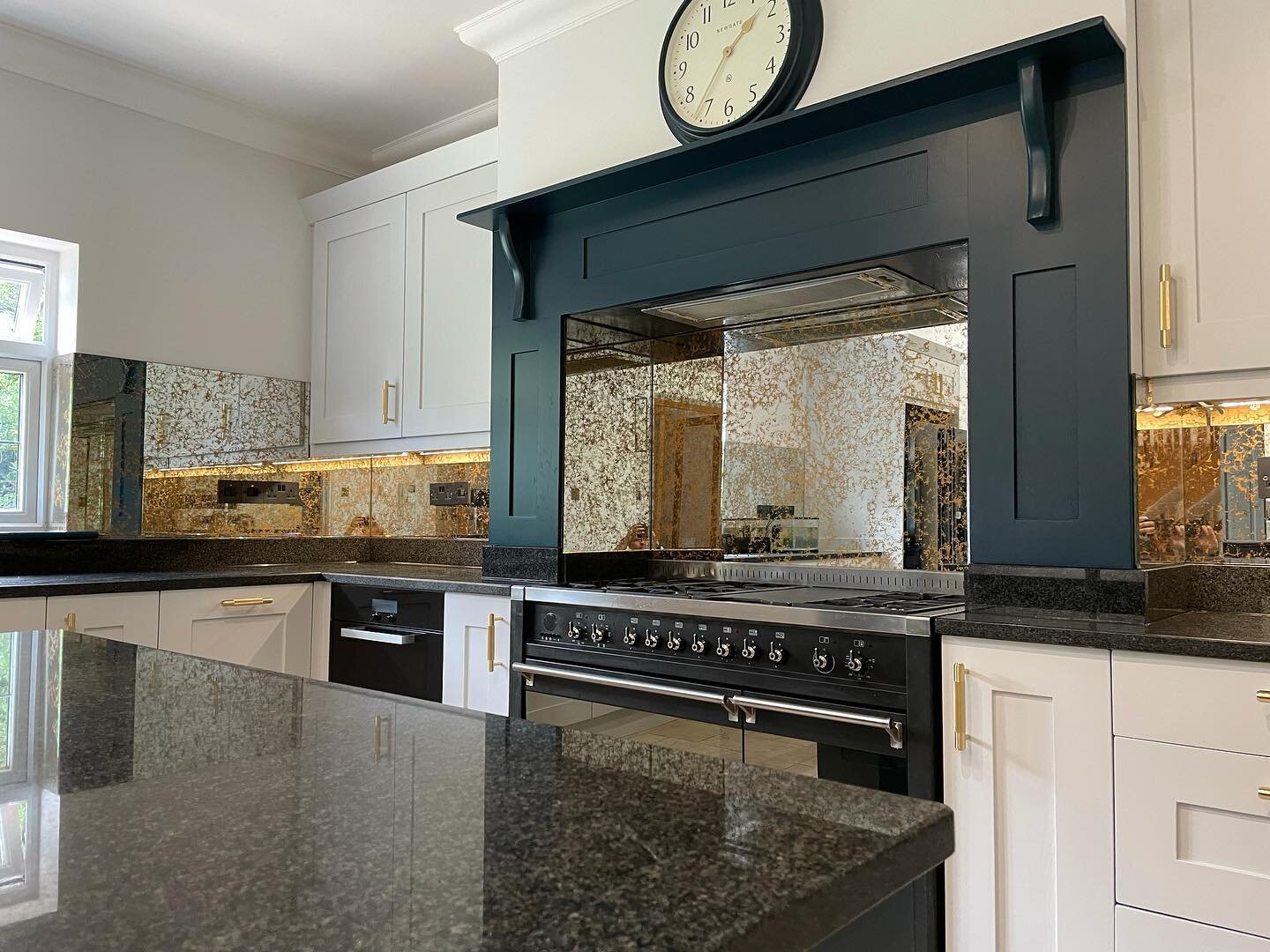 &bull;Gold Antique Splashback&bull;

Our luxurious gold leaf antique mirror splashback has created an beautiful finish to this kitchen, our Antique mirror walls not only create an elegant feel to any space it has also created huge talking point to yo