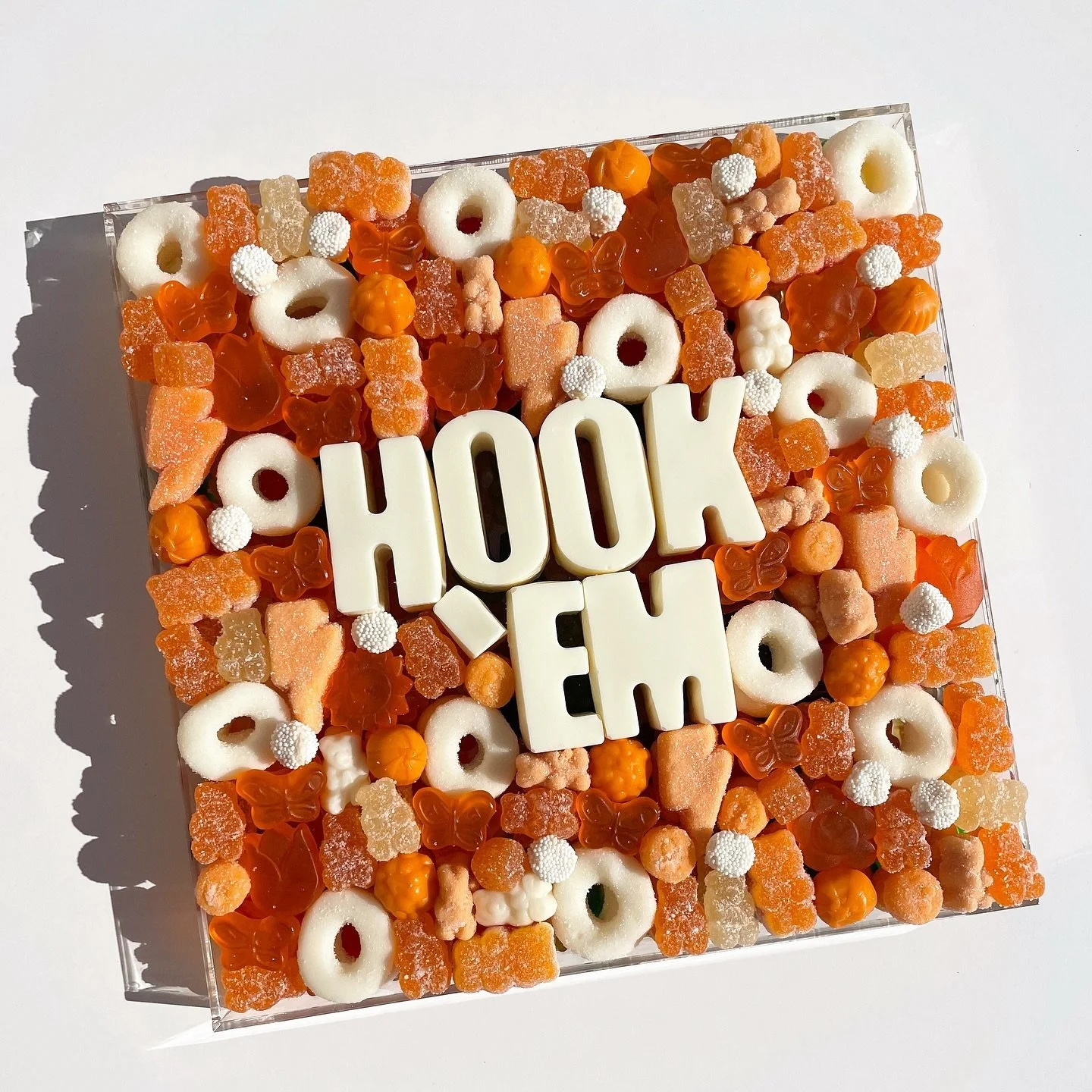 HOOK &lsquo;EM 🤘🏼🤠💥
.
size 10&rdquo;x10&rdquo;