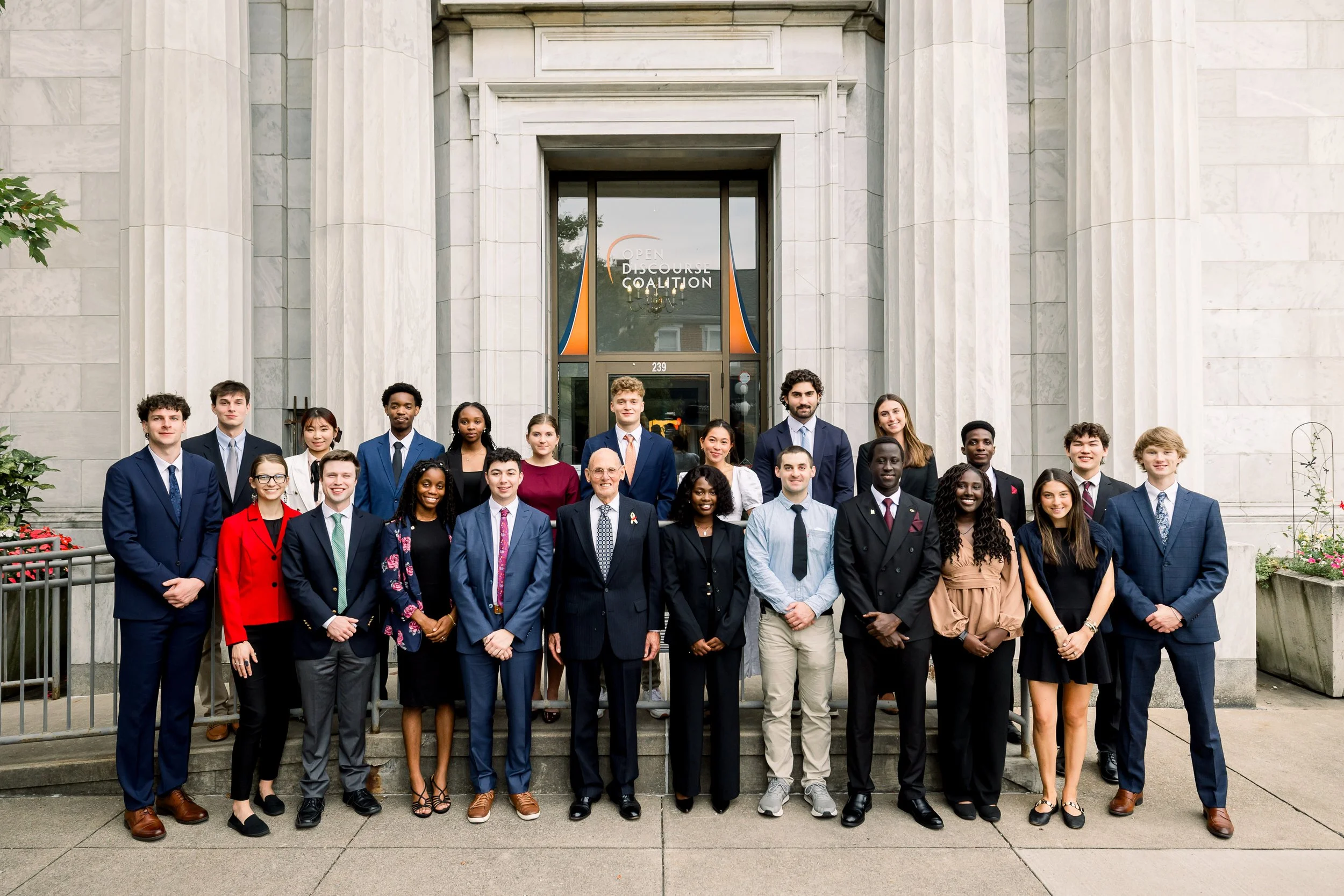 2025 Leadership Seminar Class and Prof Bill Gruver