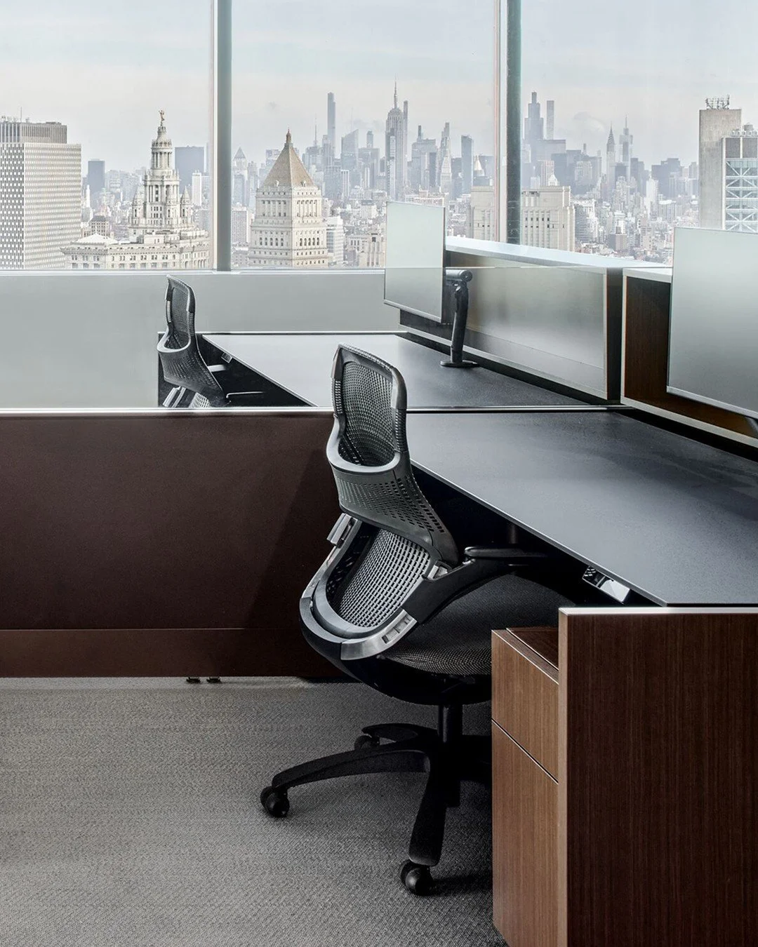 Introducing Dividends Skyline from Knoll. Rooted in research that shows how floor plates are evolving to balance privacy, connection, and flexibility, Dividends Skyline from Knoll is an architectural recalibration of the open plan environment, design