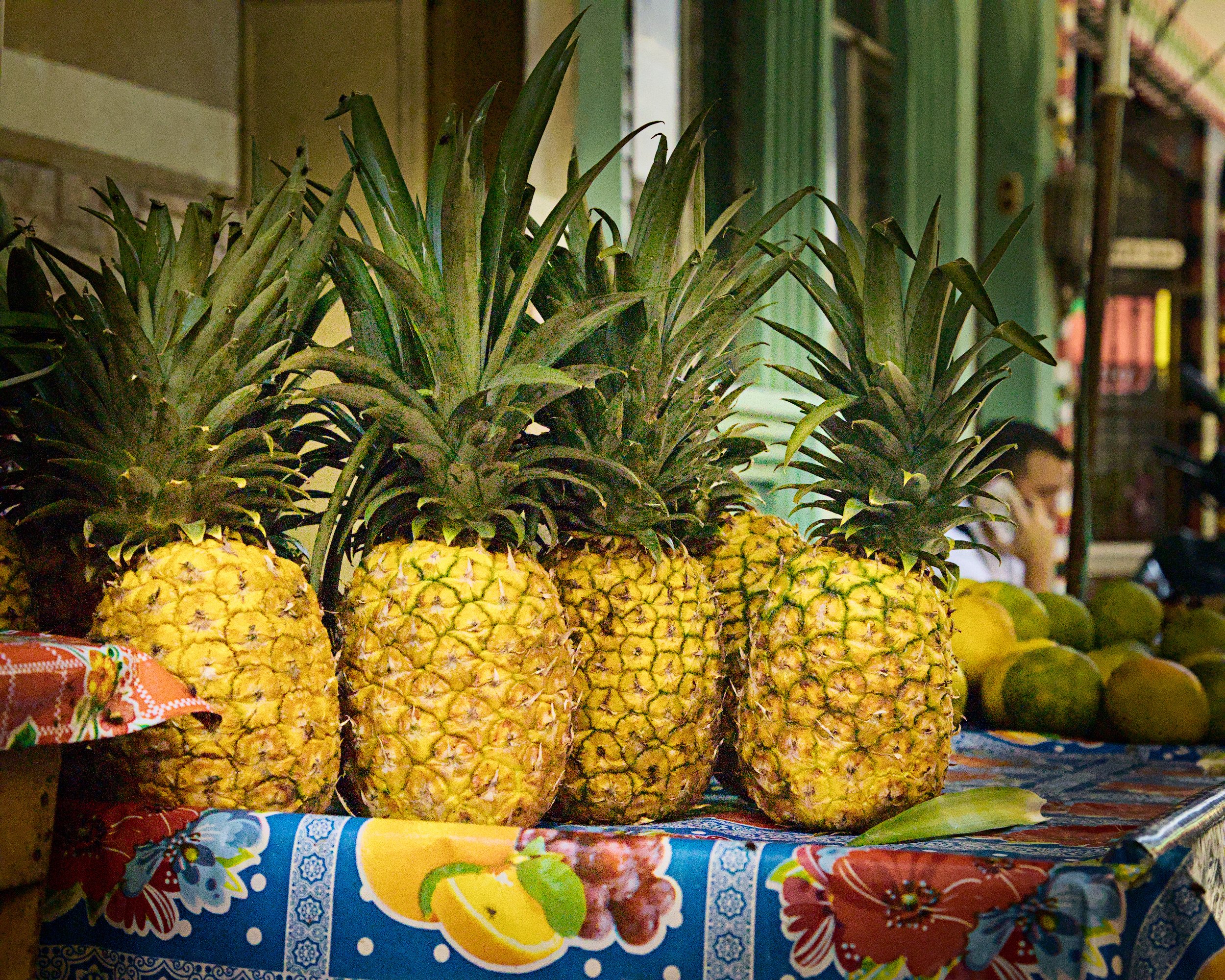 Piñas for sale in San Pedro.
