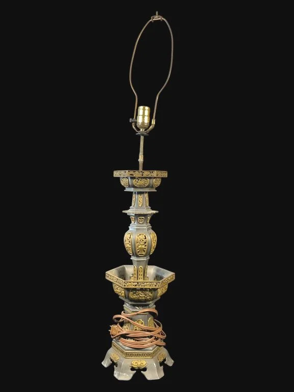 177_Lot_389h_Vintage_Chinese_Pagoda-style_table_lamp.jpg